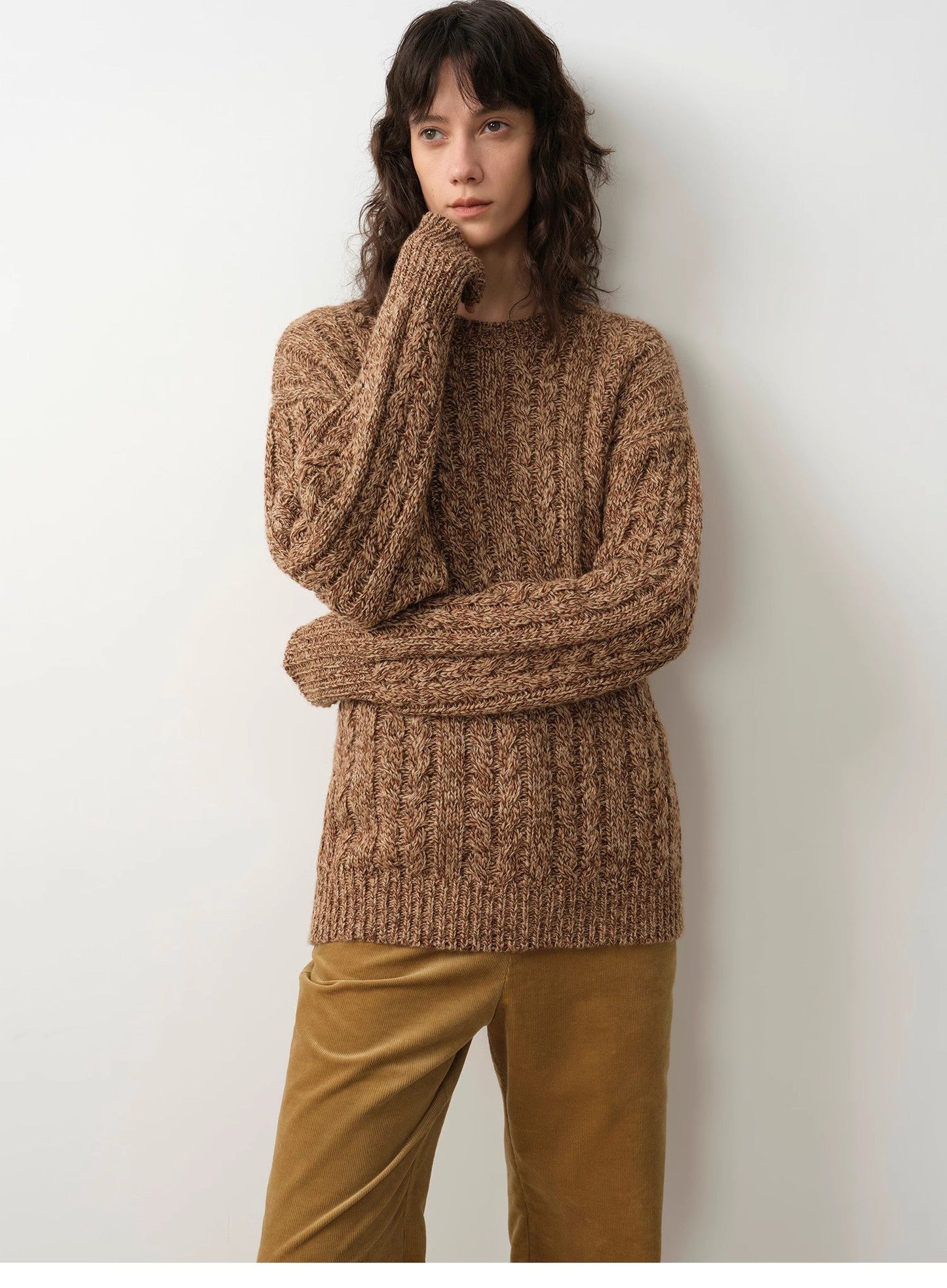 Loose-fitting premium wool crew neck sweater - Natural warmth and style