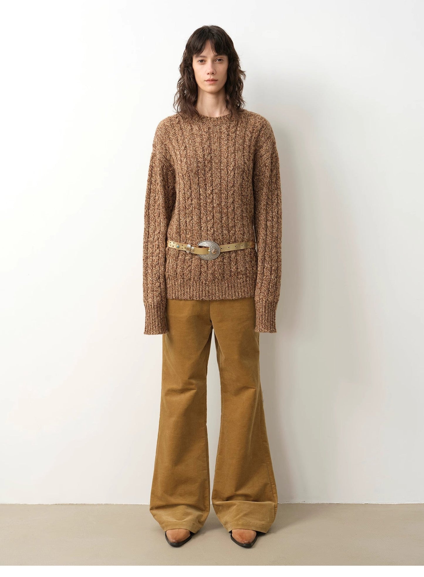 Loose-fitting premium wool crew neck sweater - Natural warmth and style