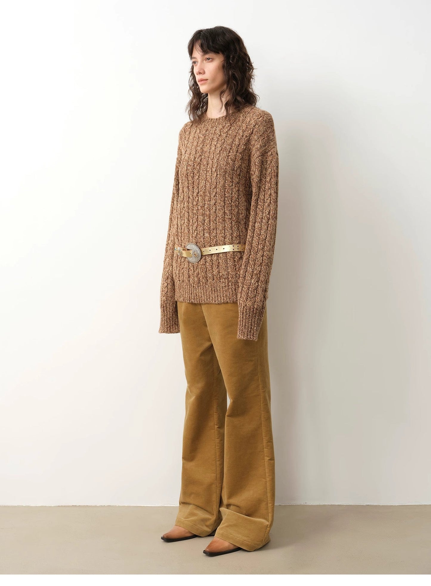 Loose-fitting premium wool crew neck sweater - Natural warmth and style