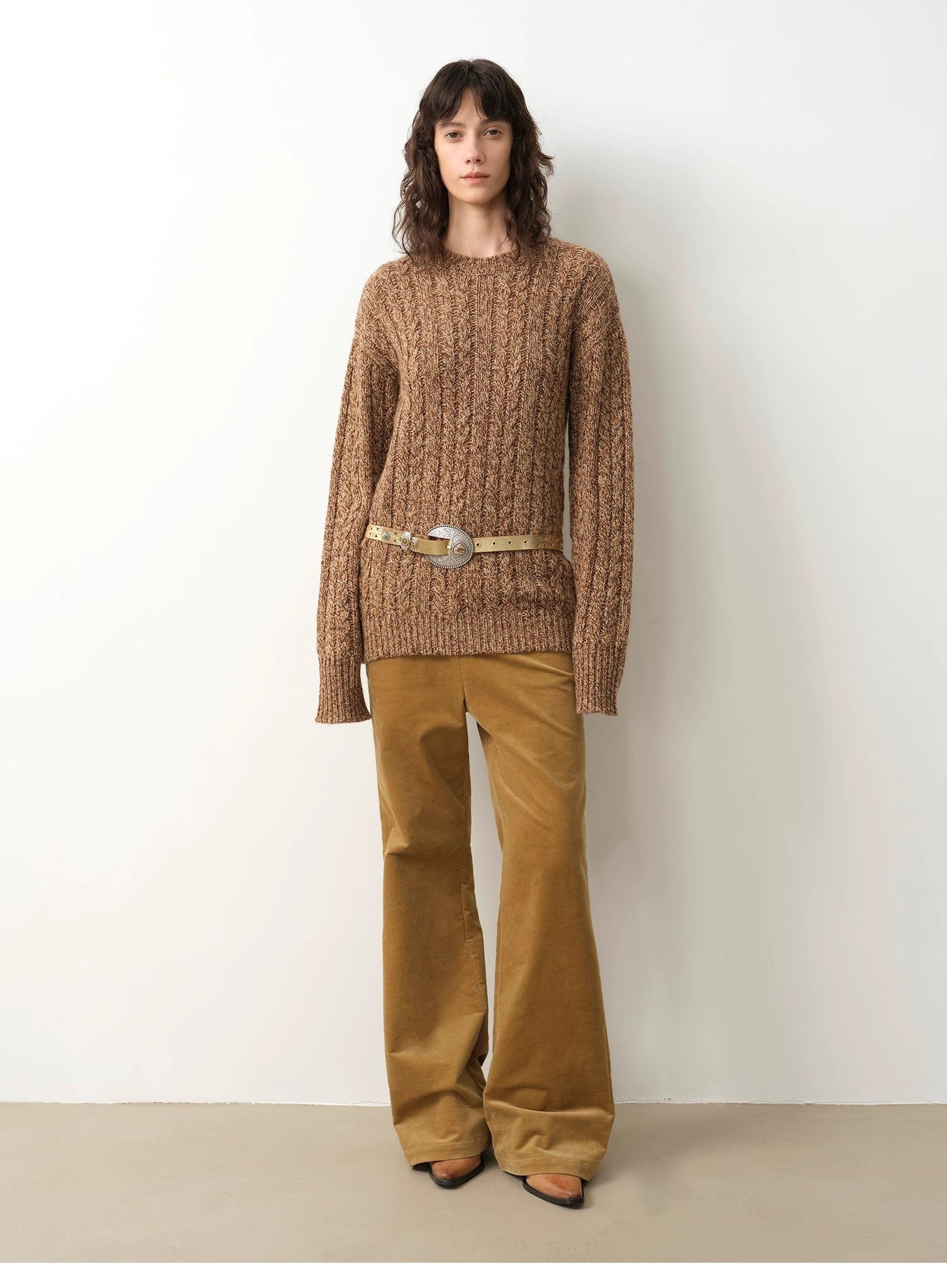 Loose-fitting premium wool crew neck sweater - Natural warmth and style