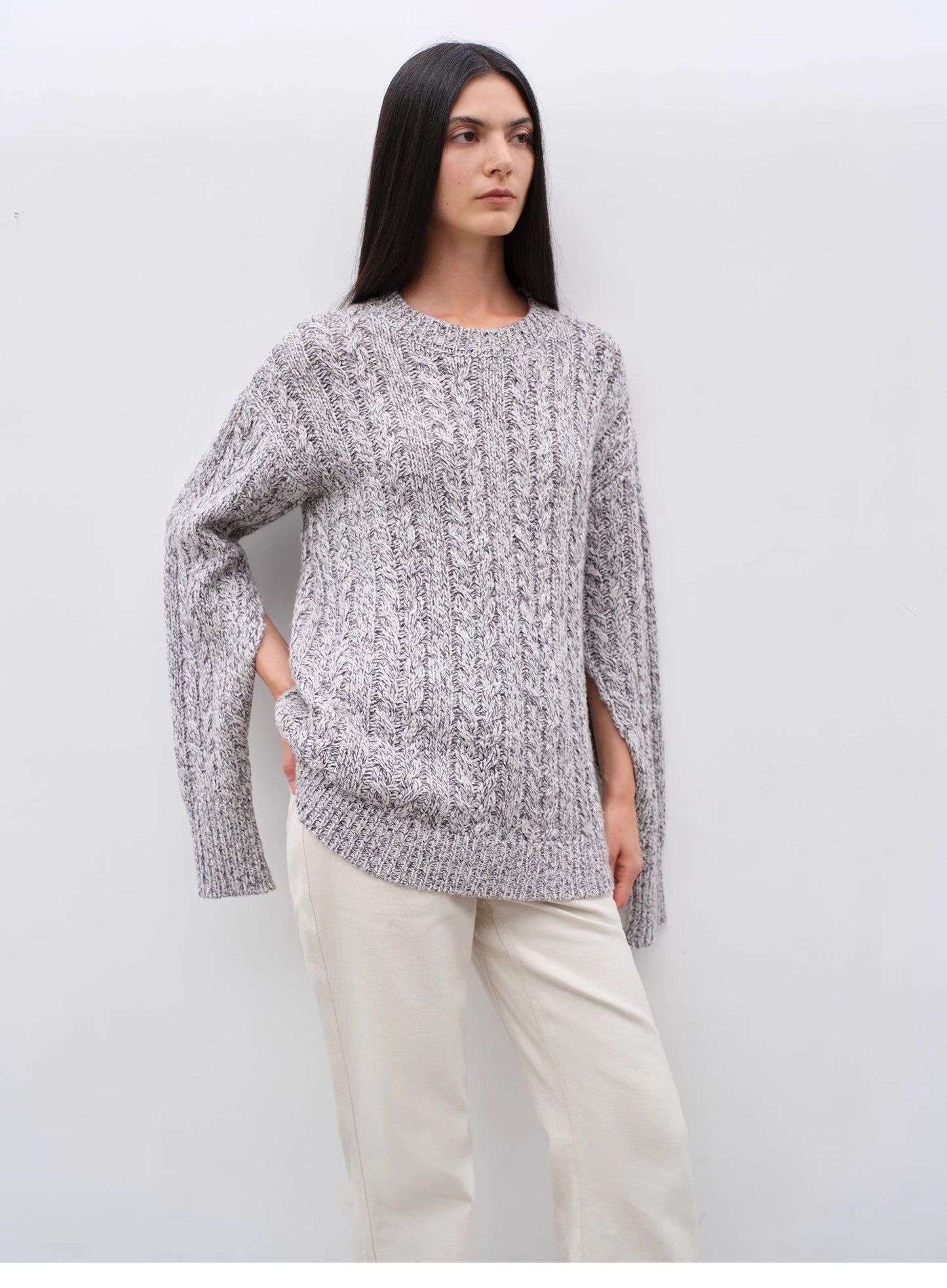 Loose-fitting premium wool crew neck sweater - Natural warmth and style