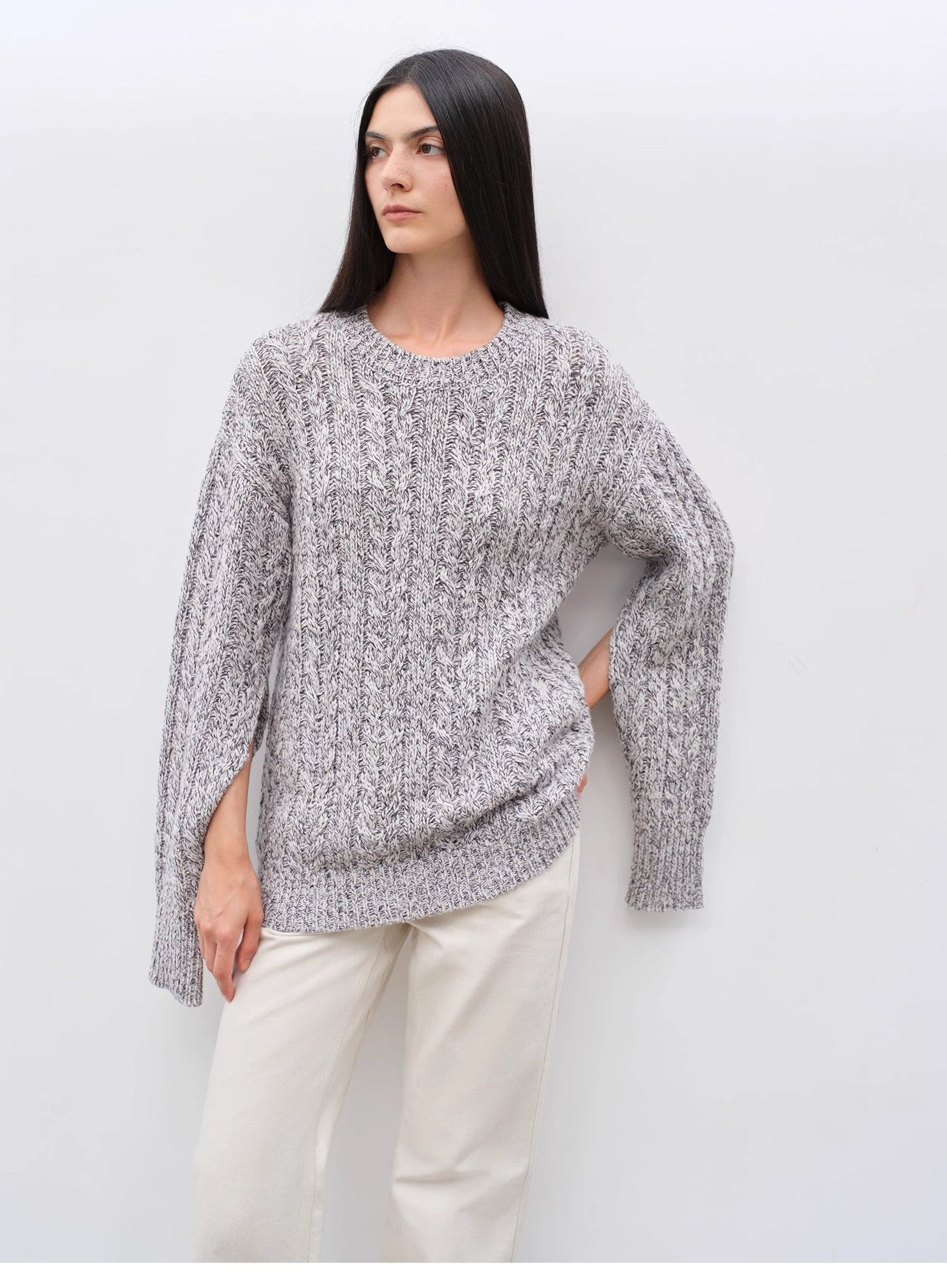 Loose-fitting premium wool crew neck sweater - Natural warmth and style