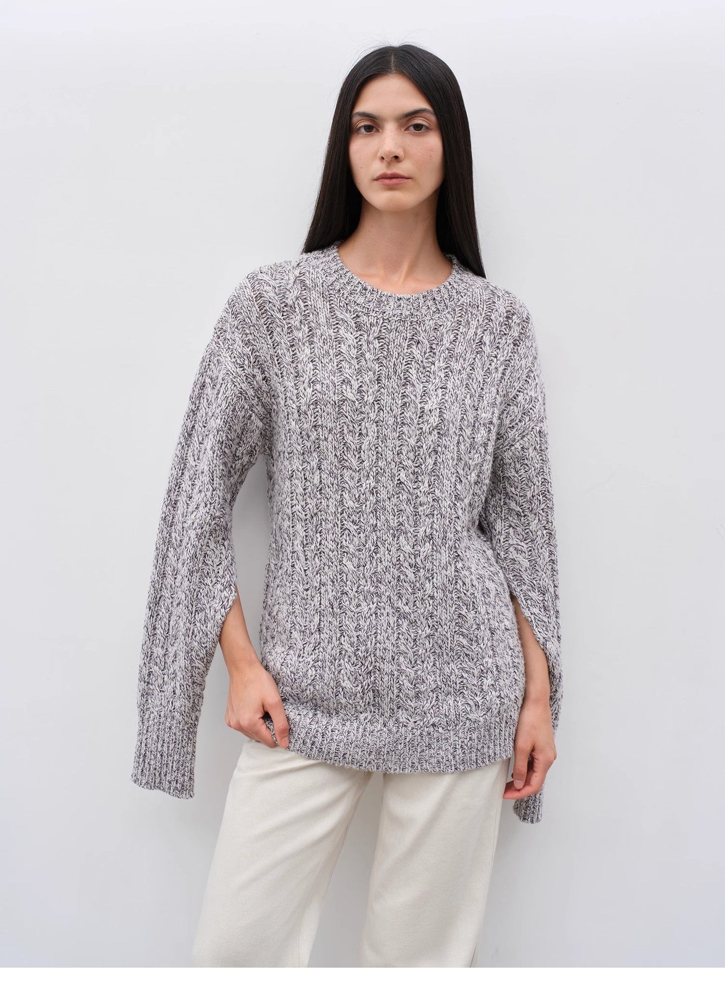 Loose-fitting premium wool crew neck sweater - Natural warmth and style