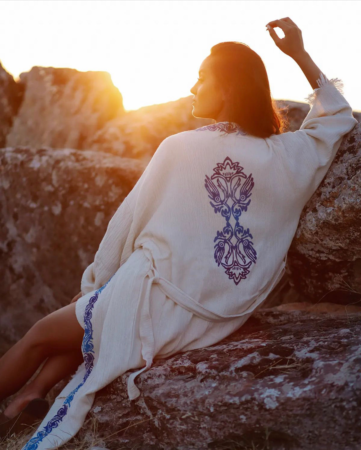 Handcrafted organic cotton bathrobe with solar print - Natural Elegance