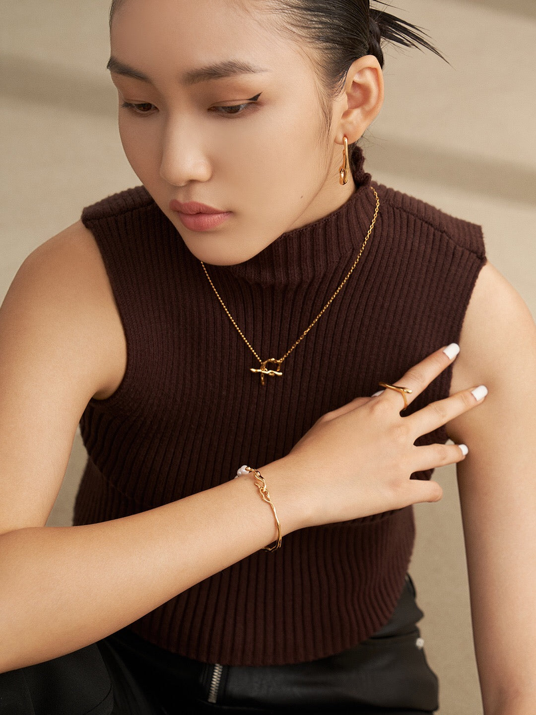 Pulsera de oro con perlas de agua dulce – Elegancia artesanal para un estilo único
