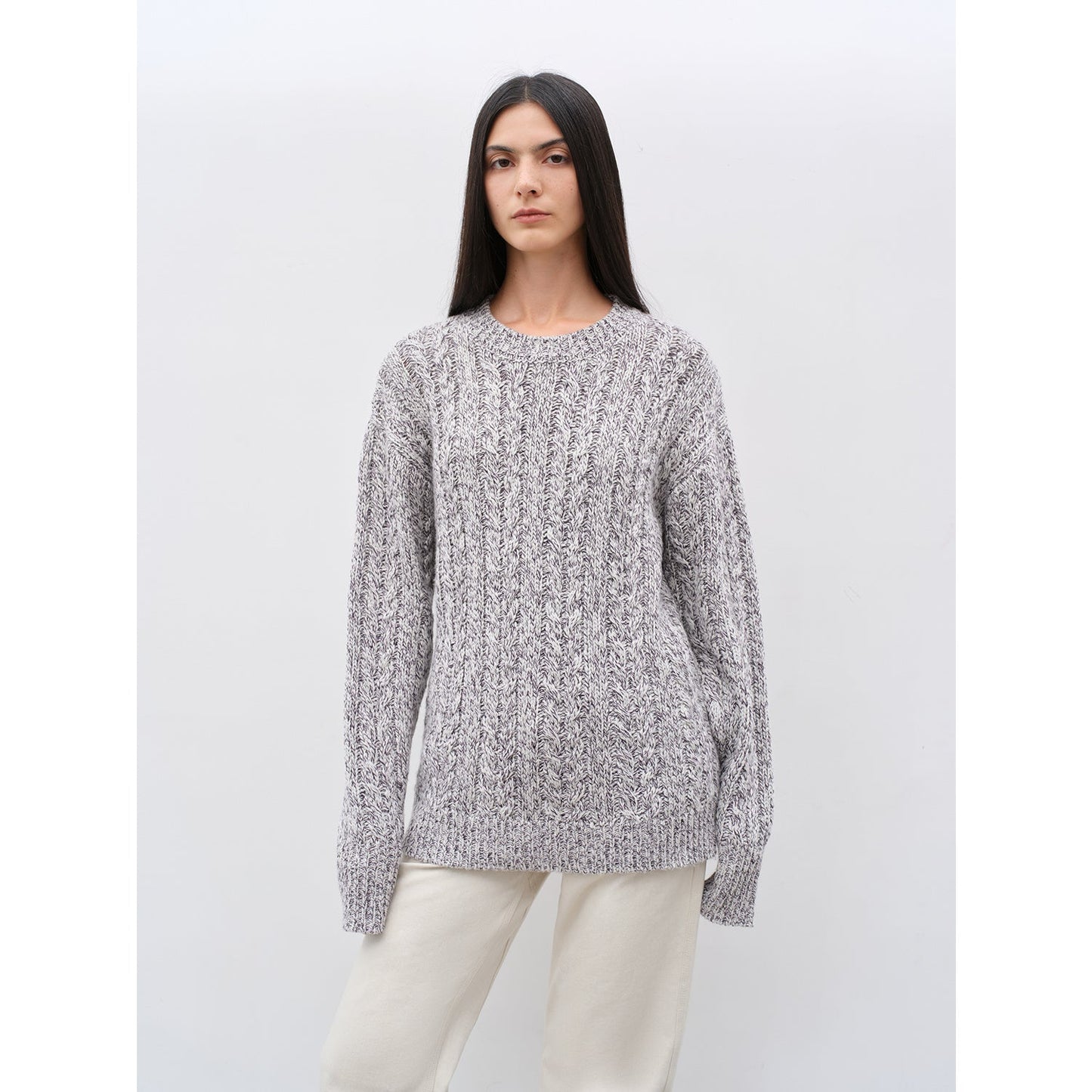 Loose-fitting premium wool crew neck sweater - Natural warmth and style