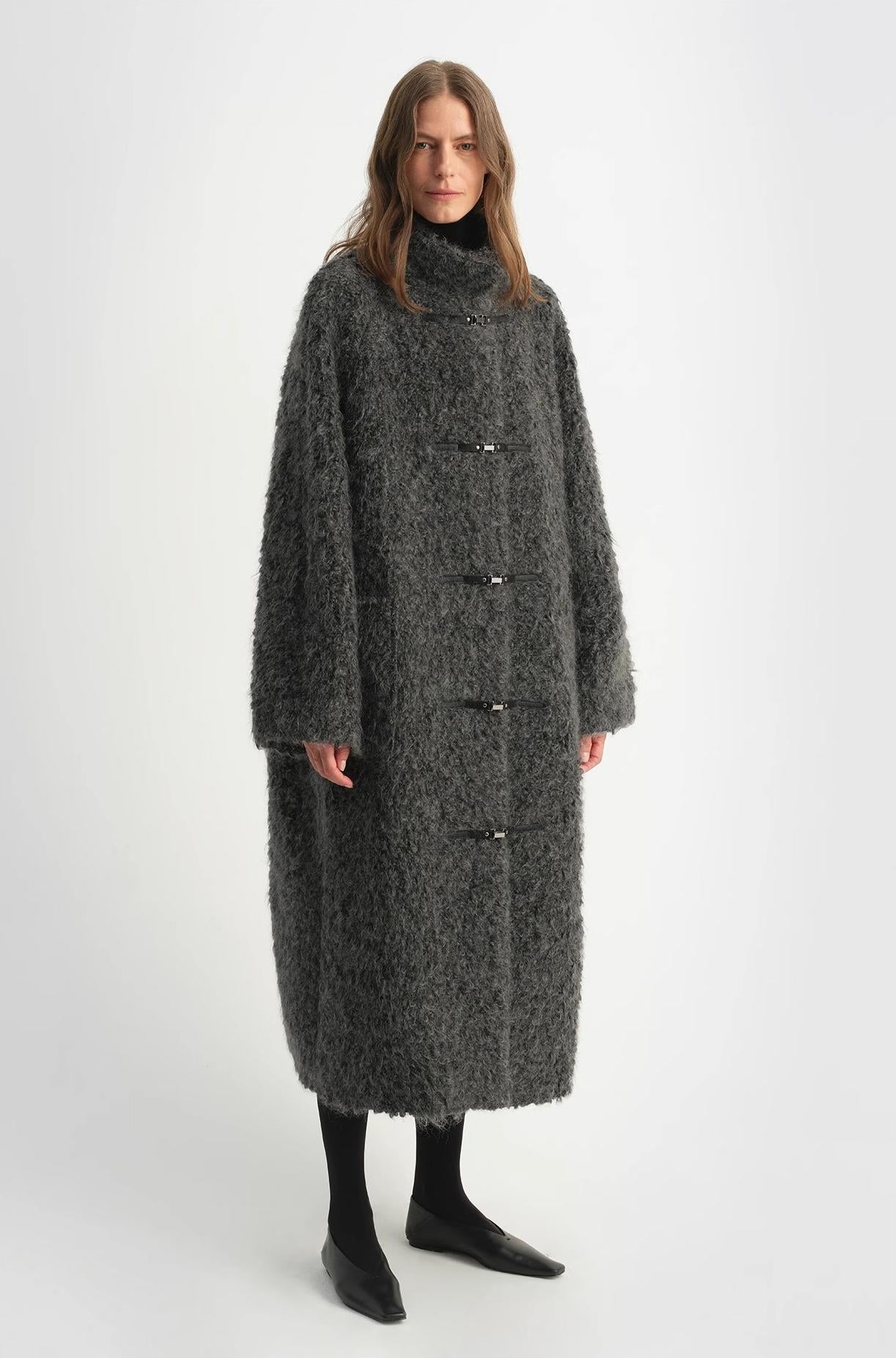 Abrigo Largo de Mohair y Lana Virgen — Suavidad, Calidez y Distinción Atemporal Women's Fashion - Women's Clothing - Jackets & Coats - Real Fur | Zulter VIP