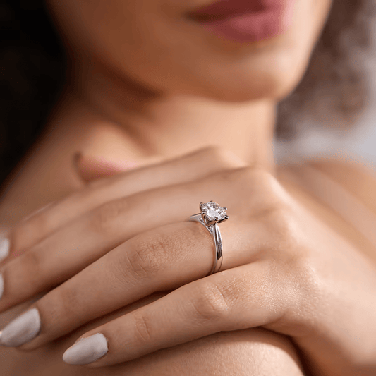 Anillo de compromiso solitario en oro blanco de 14K con diamante redondo certificado AGI (2 quilates) Jewelry & Accessories - Rings | Zulter VIP