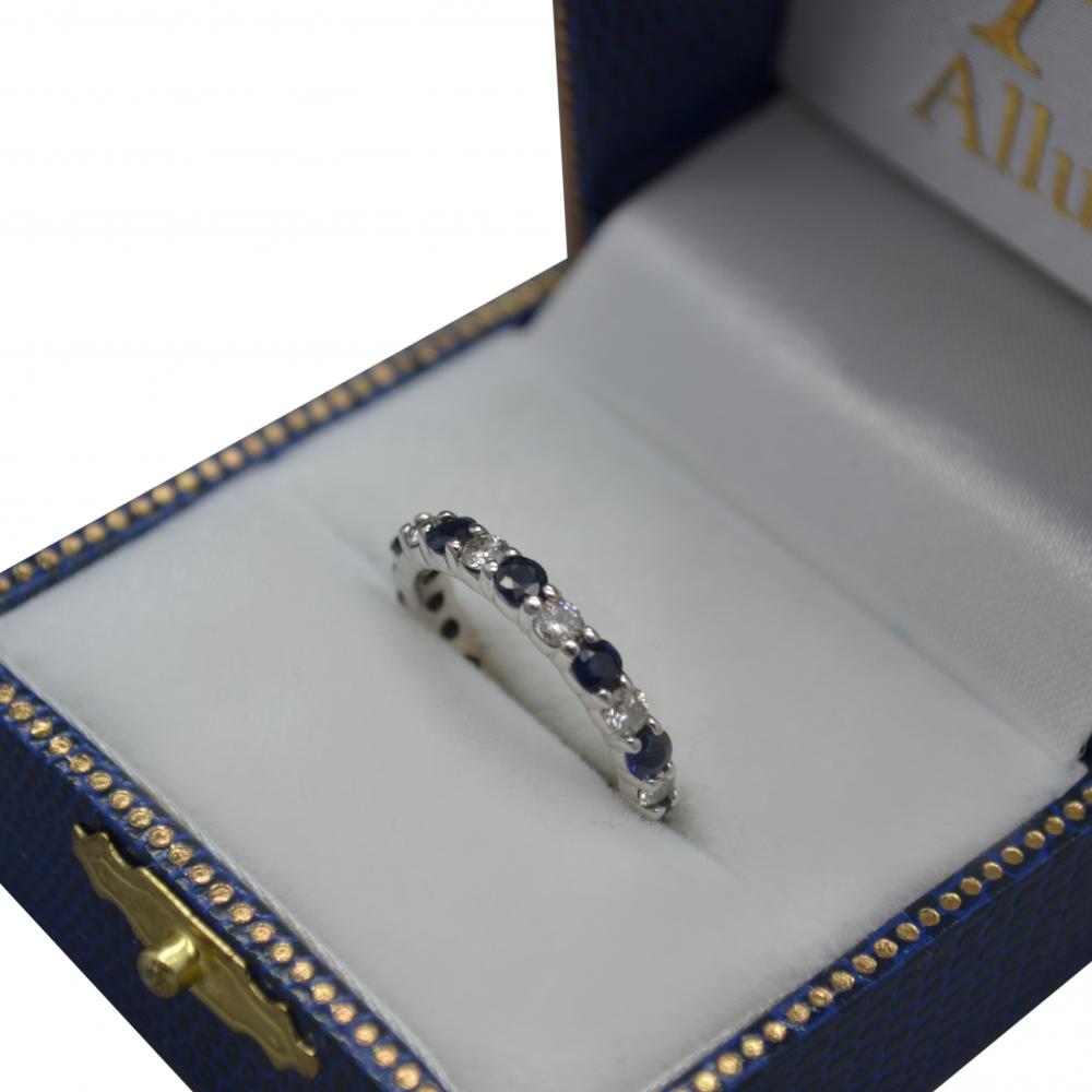 Anillo de eternidad exclusivo en oro blanco — Diamantes y zafiros que hablan de lujo puro Jewelry & Accessories - Rings | Zulter VIP .