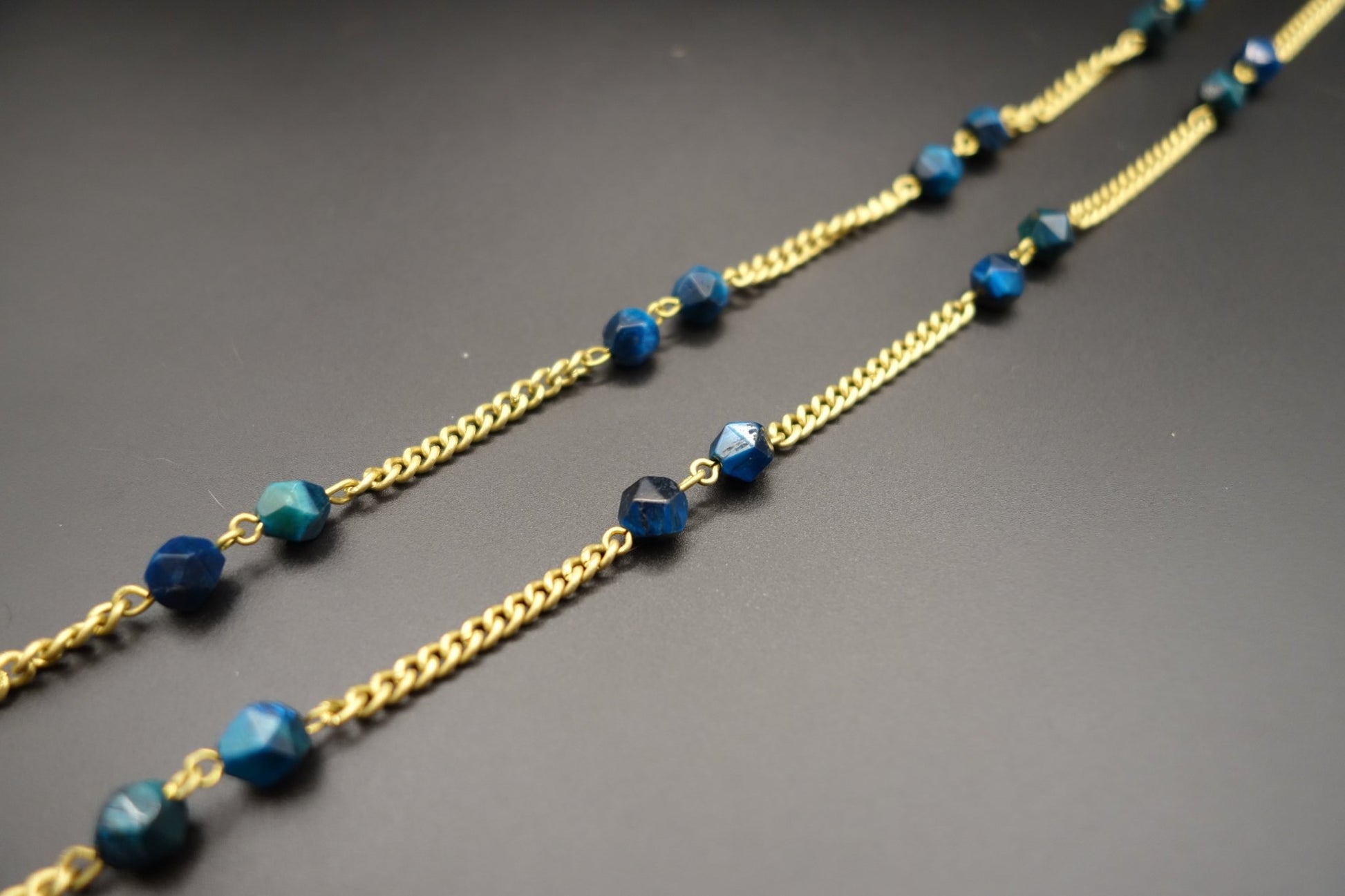 Cadena para gafas con piedra Ojo de Tigre Azul – Blue Tiger Sunglasses Chain Women's Fashion - Women's Accessories - Women's Glasses - Eyewear Accessories | Zulter VIP