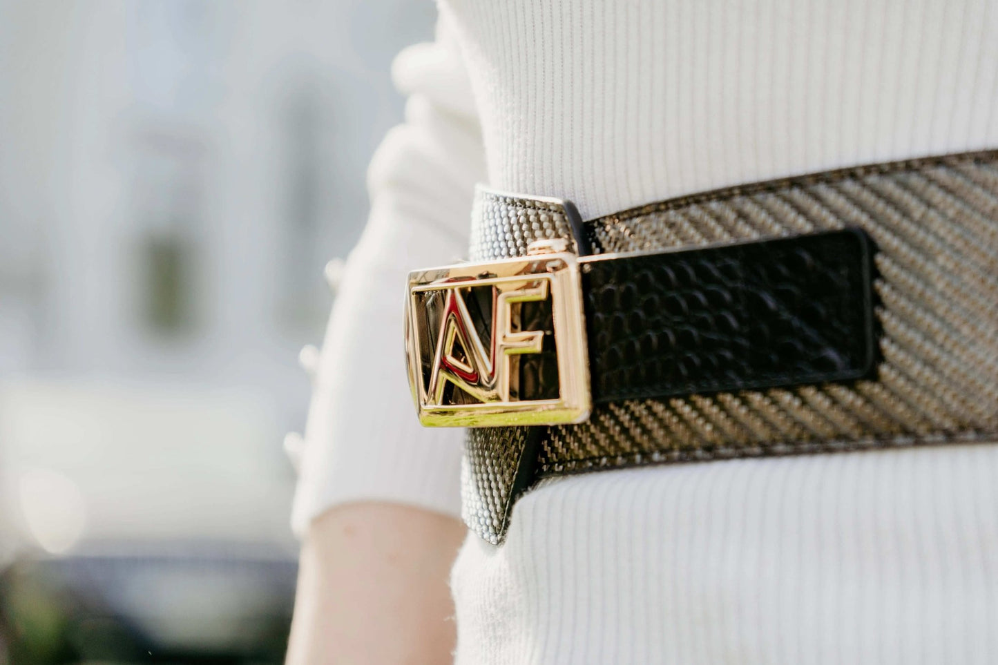 Cinturón exclusivo de carbono para mujer Assure Fashion – Elegancia y resistencia de lujo Women's Fashion - Women's Accessories - Women's Belts | Zulter VIP