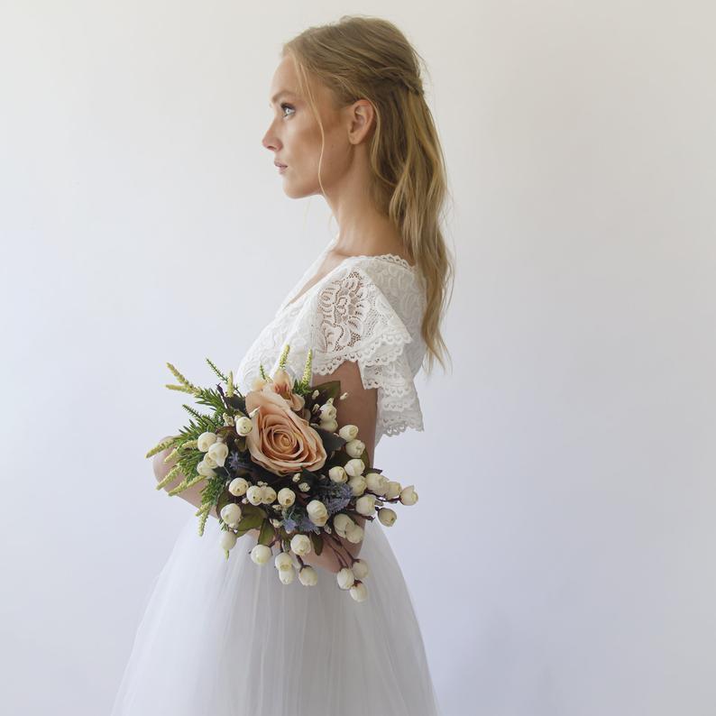 Vestido de Novia de Tul Abullonado Boho de Lujo – Escote en V y Cola Larga