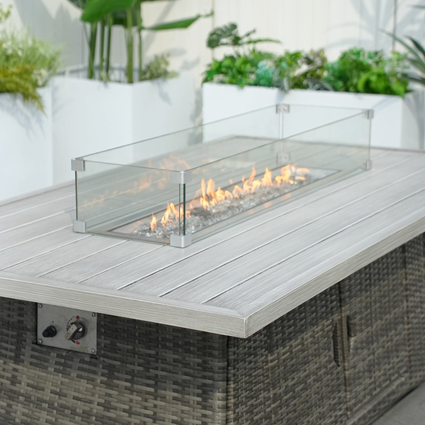 Mesa de comedor con fogón central de ratán sintético y aluminio – Diseño exclusivo para exterior e interior Home & Garden - Kitchen, Dining & Bar - Table Decoration & Accessories | Zulter VIP