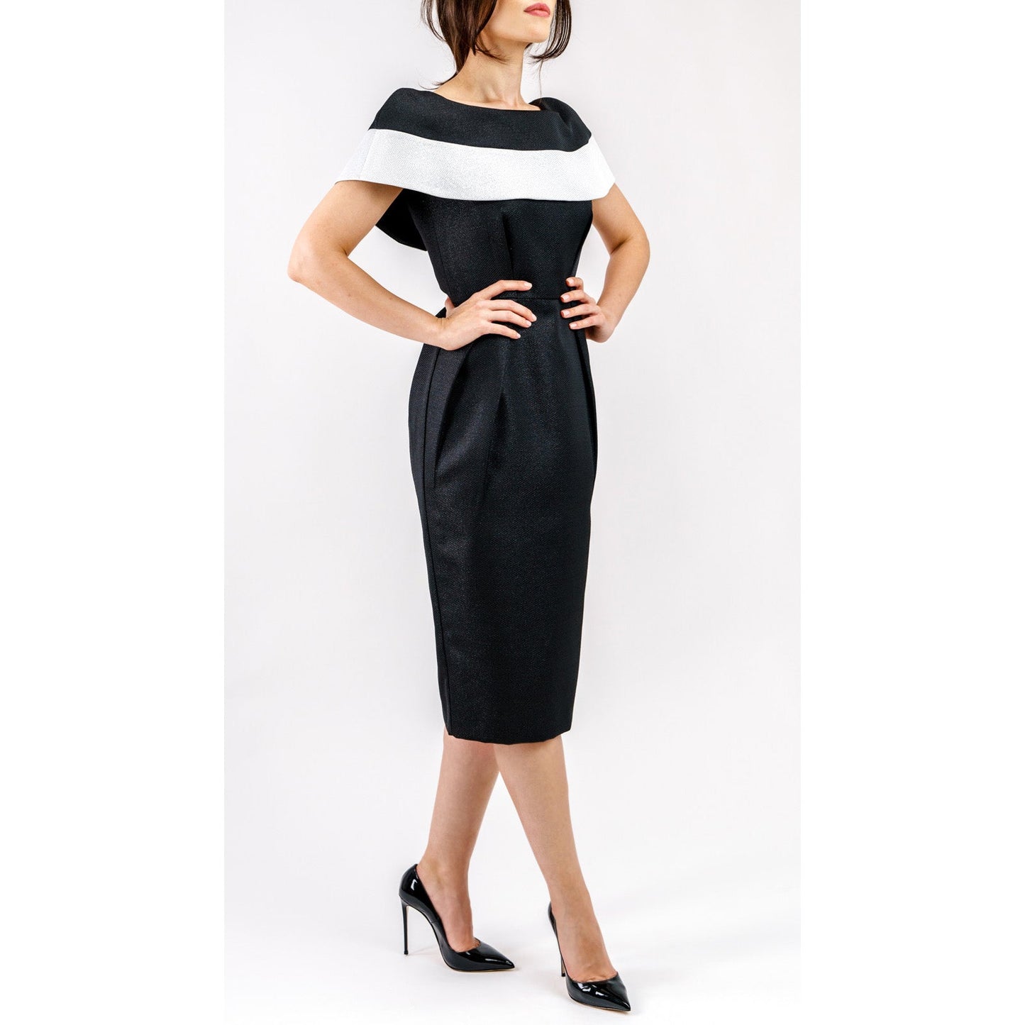 Suave Encanto – Elegancia Negra con Silueta Esbelta Women's Fashion - Weddings & Events - Evening Dresses | Zulter VIP .