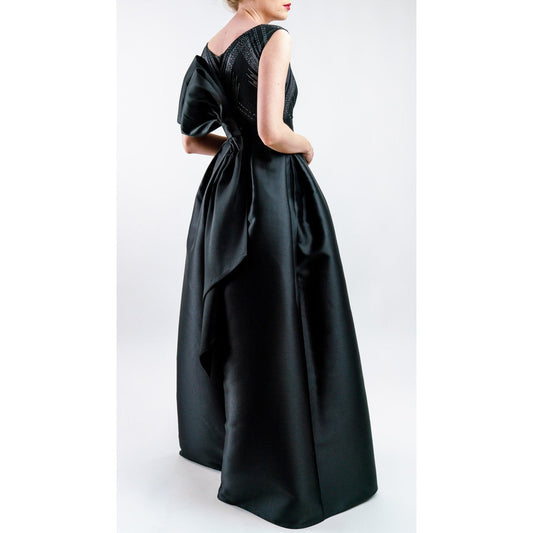 Tulipán Negro – Elegancia de Noche con Volumen y Caída Perfecta Women's Fashion - Weddings & Events - Evening Dresses | Zulter VIP .
