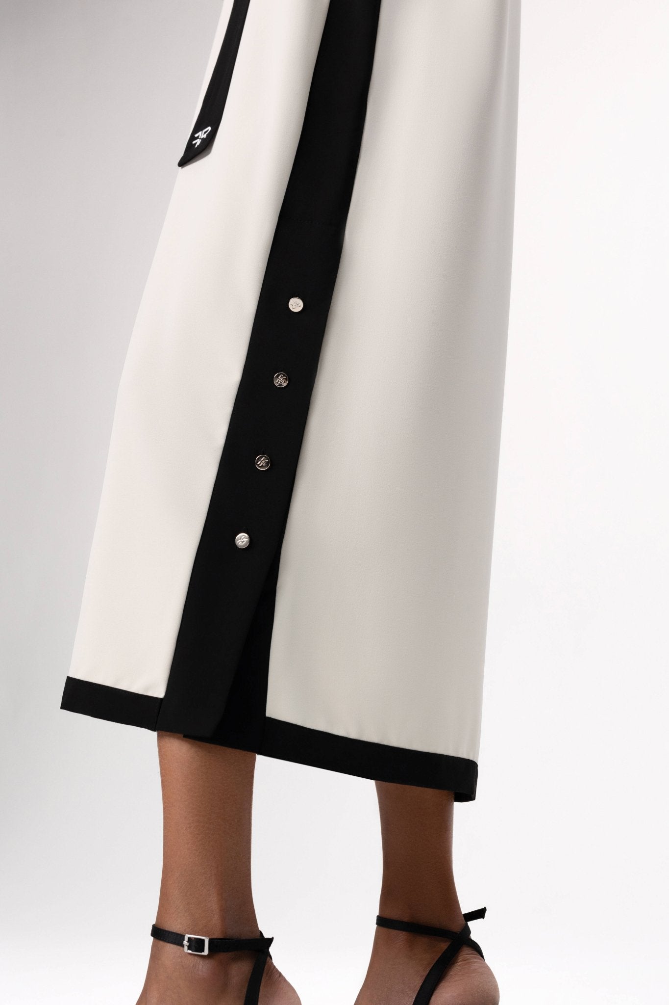 👗 Vestido Leche con Cuello en V – Elegancia Atemporal FREISI Women's Fashion - Women's Clothing - Dress | Zulter VIP