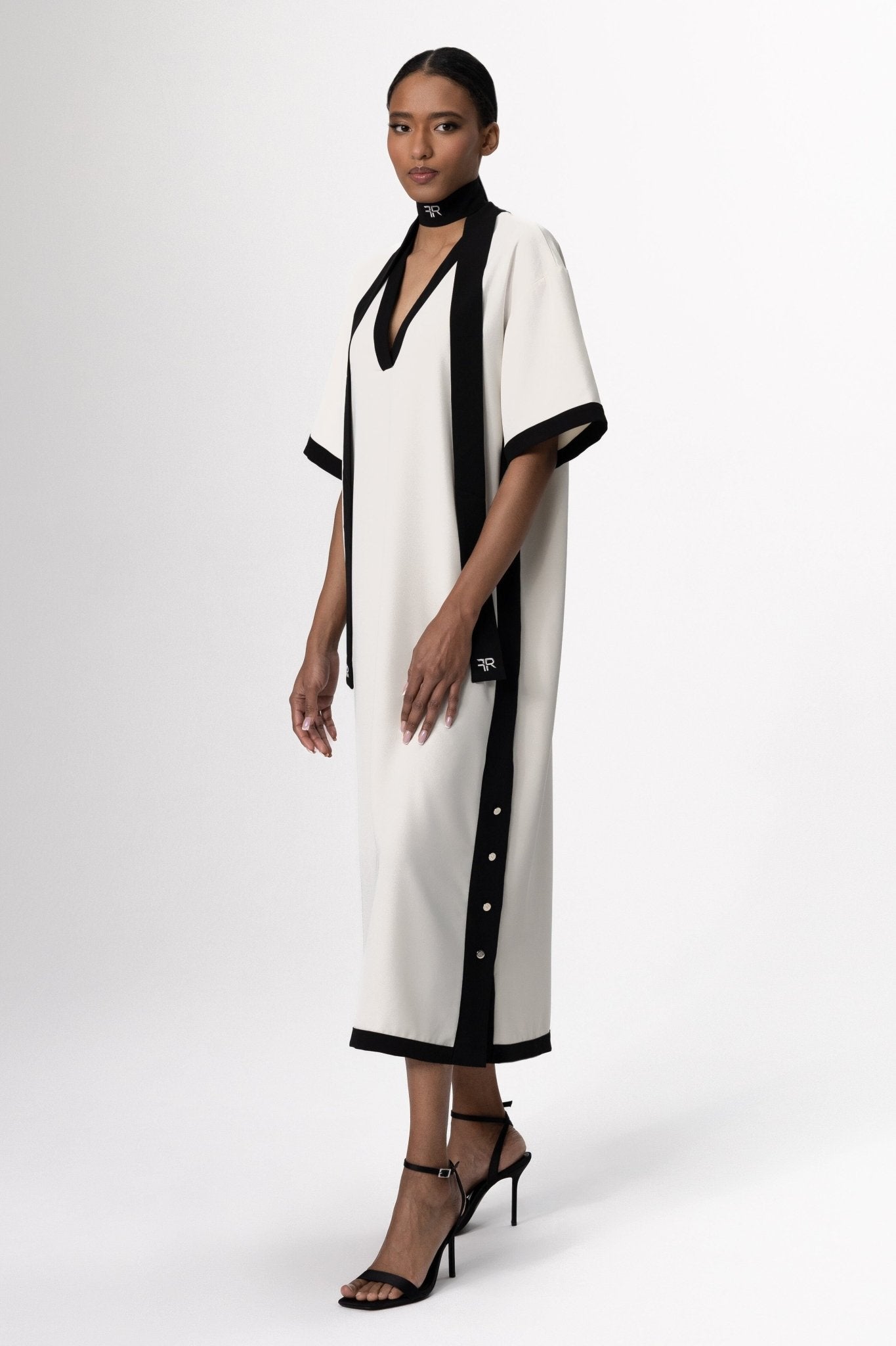 👗 Vestido Leche con Cuello en V – Elegancia Atemporal FREISI Women's Fashion - Women's Clothing - Dress | Zulter VIP