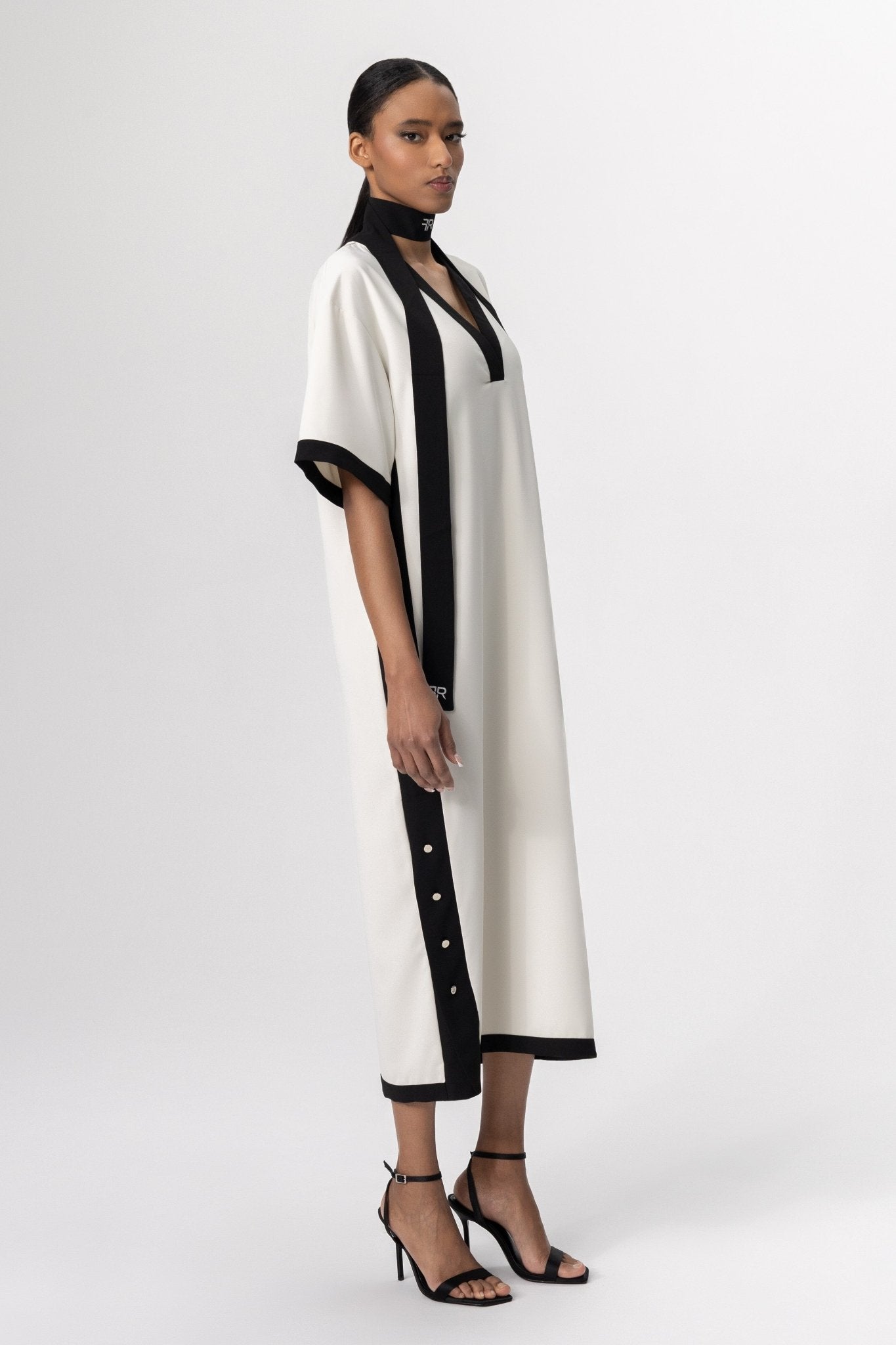 👗 Vestido Leche con Cuello en V – Elegancia Atemporal FREISI Women's Fashion - Women's Clothing - Dress | Zulter VIP