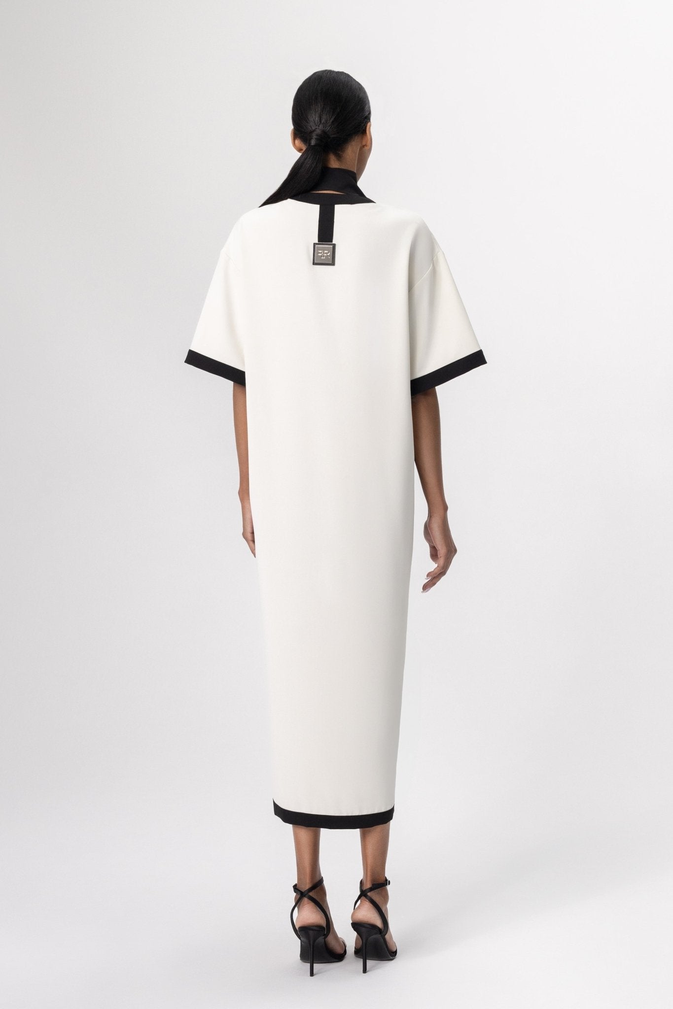 👗 Vestido Leche con Cuello en V – Elegancia Atemporal FREISI Women's Fashion - Women's Clothing - Dress | Zulter VIP