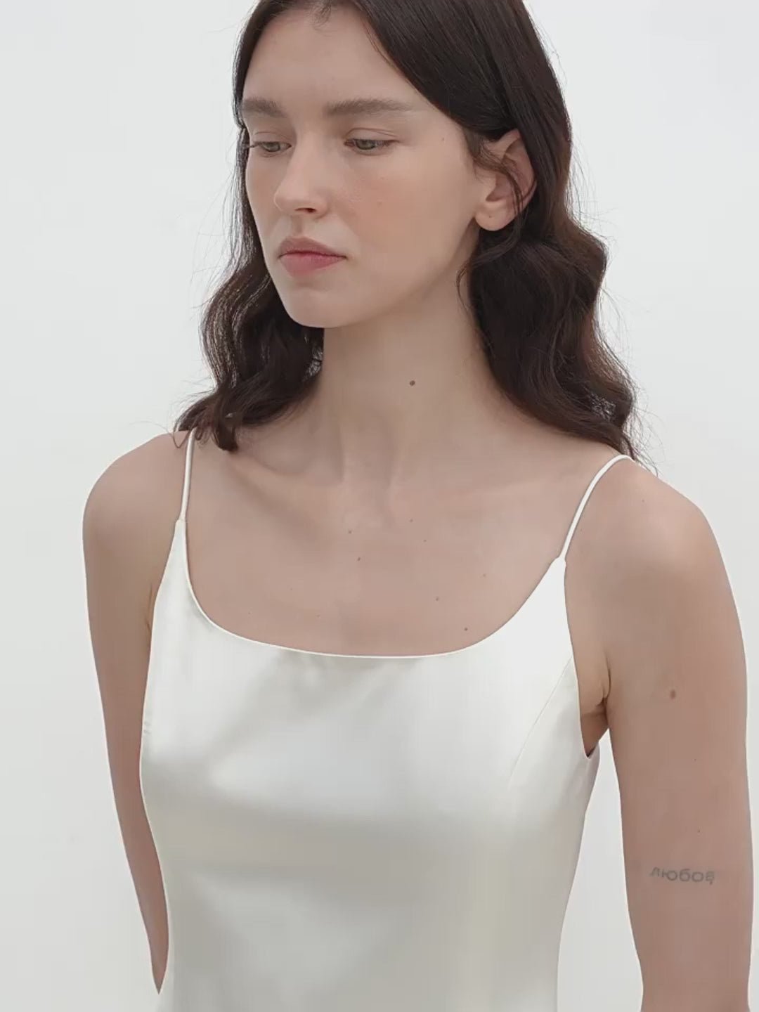 Vestido Lencero de Satén y Acetato — Elegancia Líquida con Brillo de Lujo Women's Fashion - Women's Clothing - Dress - Sleeveless Dress | Zulter VIP