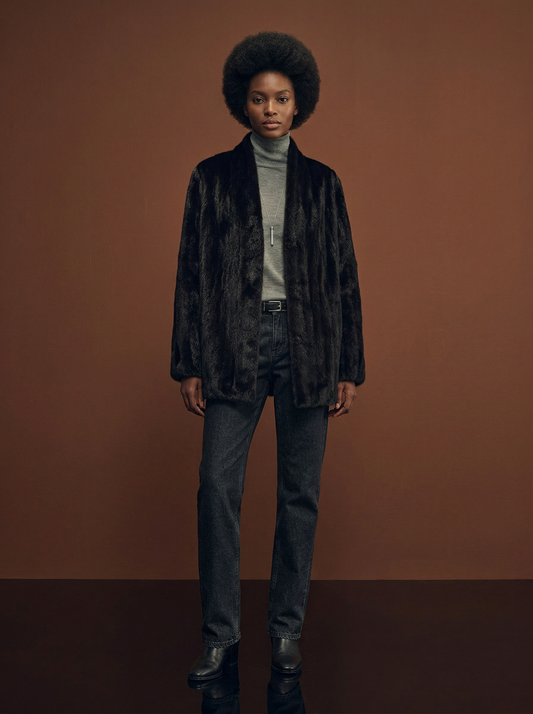 Abrigo de lujo de visón natural con cuello en V y acabado artesanal