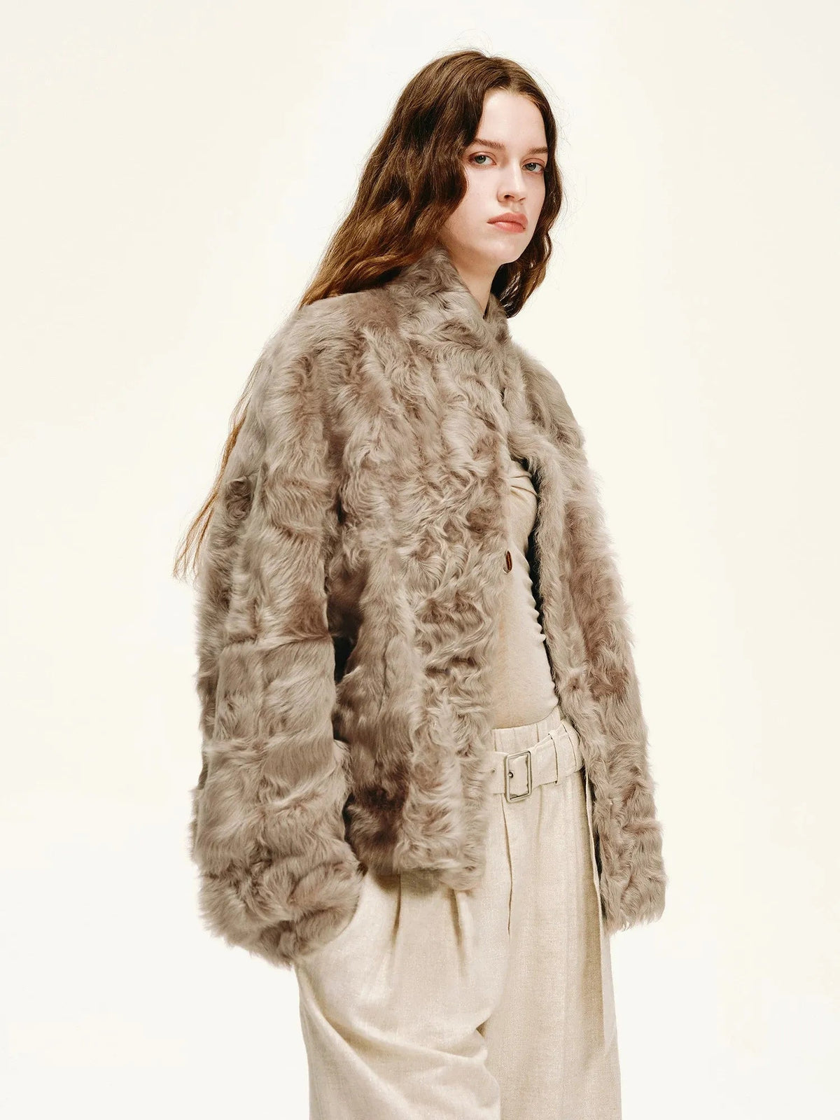 Abrigo Corto de Piel de Oveja Natural Young Hu para Mujer Firelady Fur – Cuello Alto y Textura Ondulada Women's Fashion - Women's Clothing - Jackets & Coats - Real Fur | Zulter VIP .