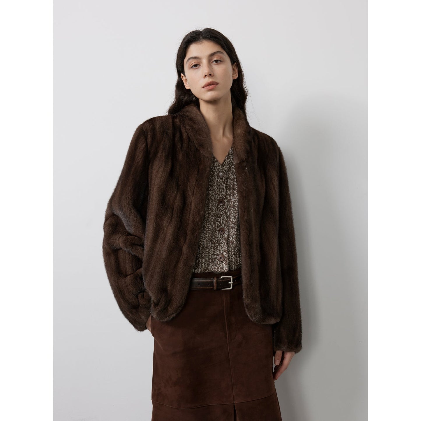 Abrigo corto de piel premium con cuello alto y acabado café cálido Women's Fashion - Women's Clothing - Jackets & Coats - Real Fur | Zulter VIP .