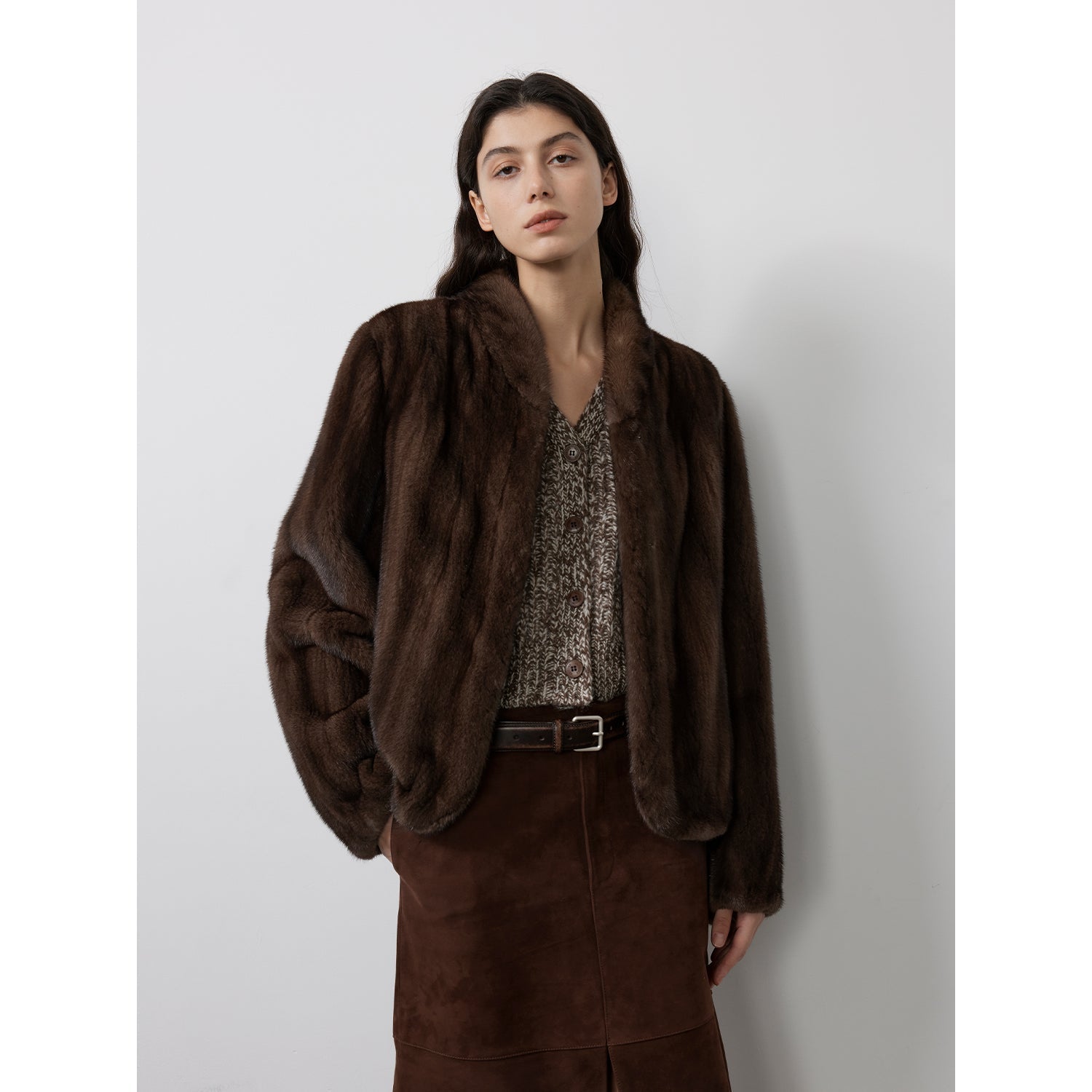 Abrigo corto de piel premium con cuello alto y acabado café cálido Women's Fashion - Women's Clothing - Jackets & Coats - Real Fur | Zulter VIP .