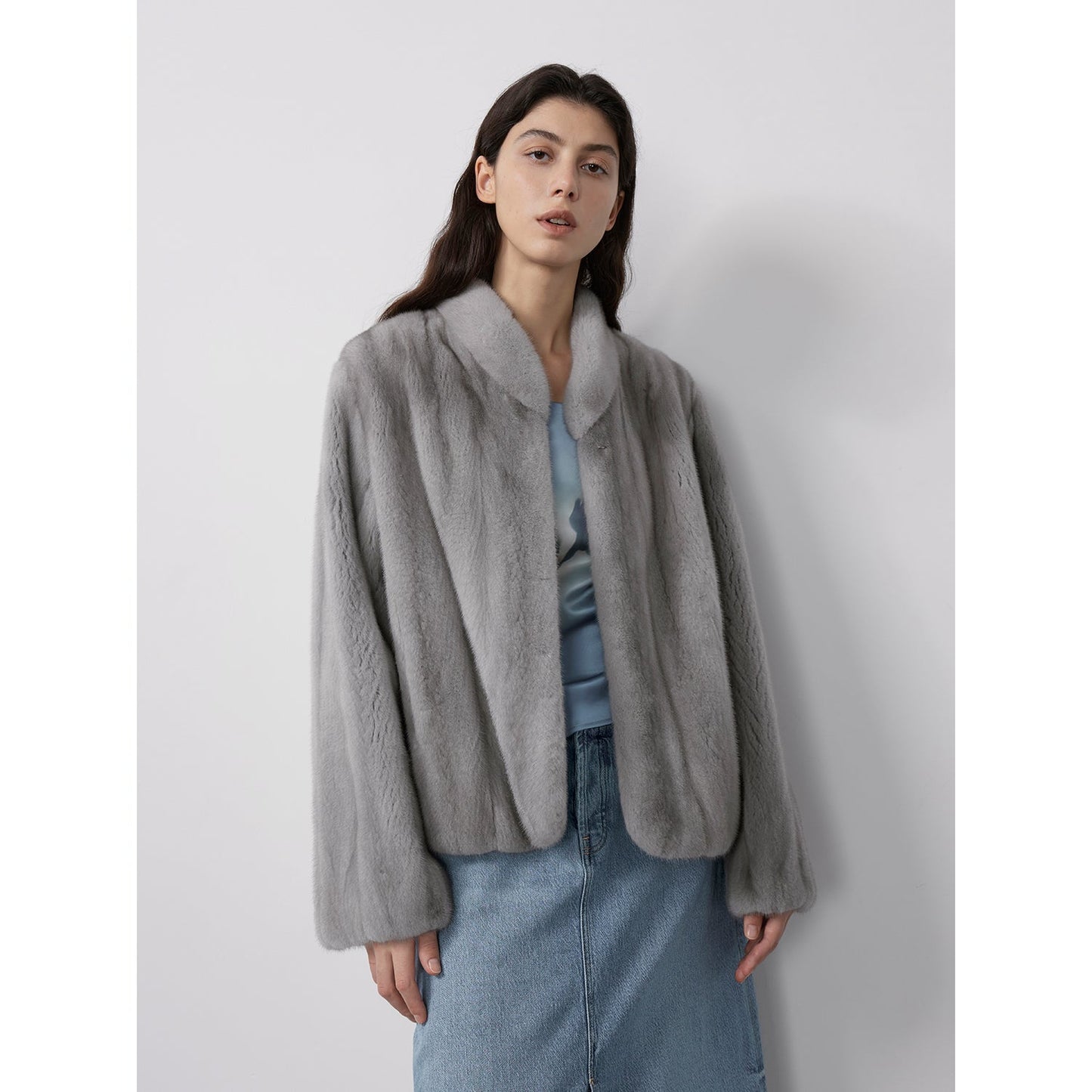 Abrigo corto de piel premium con cuello alto y acabado café cálido Women's Fashion - Women's Clothing - Jackets & Coats - Real Fur | Zulter VIP .