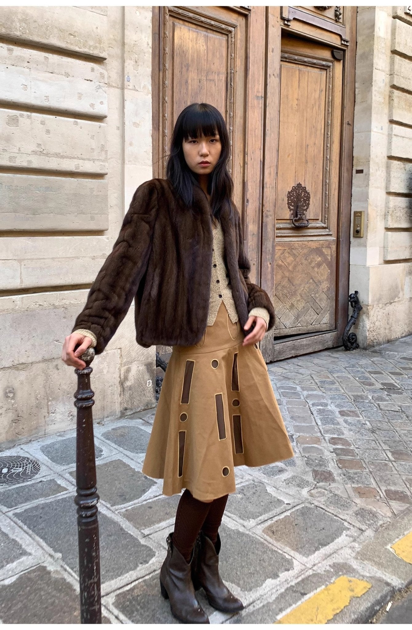 Abrigo corto de piel premium con cuello alto y acabado café cálido Women's Fashion - Women's Clothing - Jackets & Coats - Real Fur | Zulter VIP .