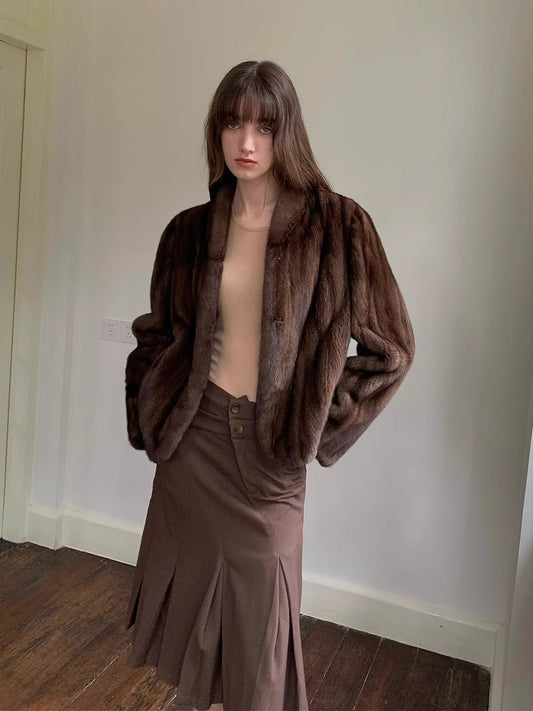 Abrigo corto de piel premium con cuello alto y acabado café cálido Women's Fashion - Women's Clothing - Jackets & Coats - Real Fur | Zulter VIP .