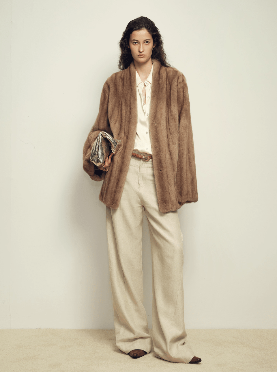 Abrigo de lujo de visón natural con cuello en V y acabado artesanal Women's Fashion - Women's Clothing - Jackets & Coats - Real Fur | Zulter VIP .