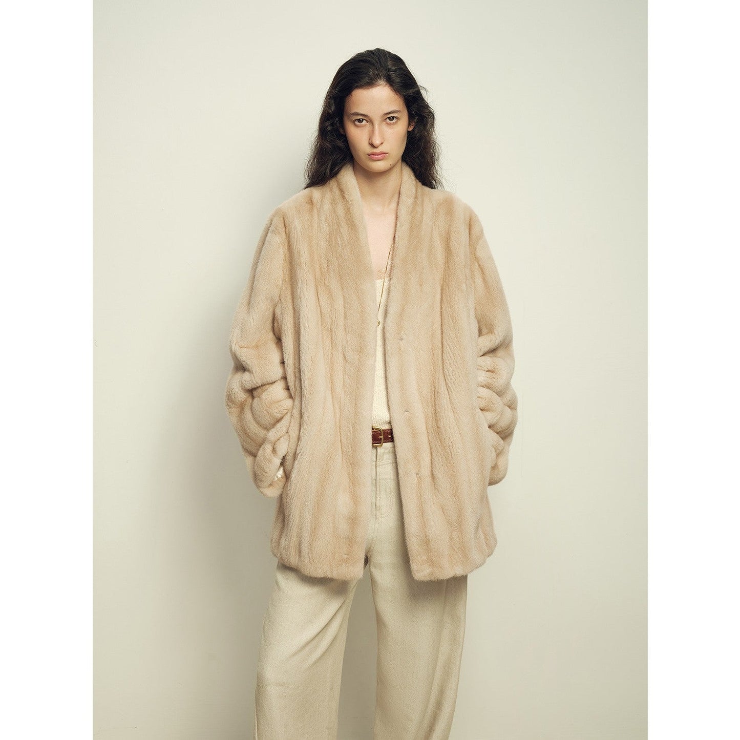 Abrigo de lujo de visón natural con cuello en V y acabado artesanal Women's Fashion - Women's Clothing - Jackets & Coats - Real Fur | Zulter VIP .