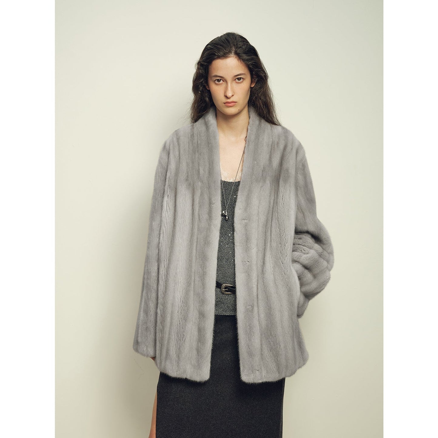 Abrigo de lujo de visón natural con cuello en V y acabado artesanal Women's Fashion - Women's Clothing - Jackets & Coats - Real Fur | Zulter VIP .