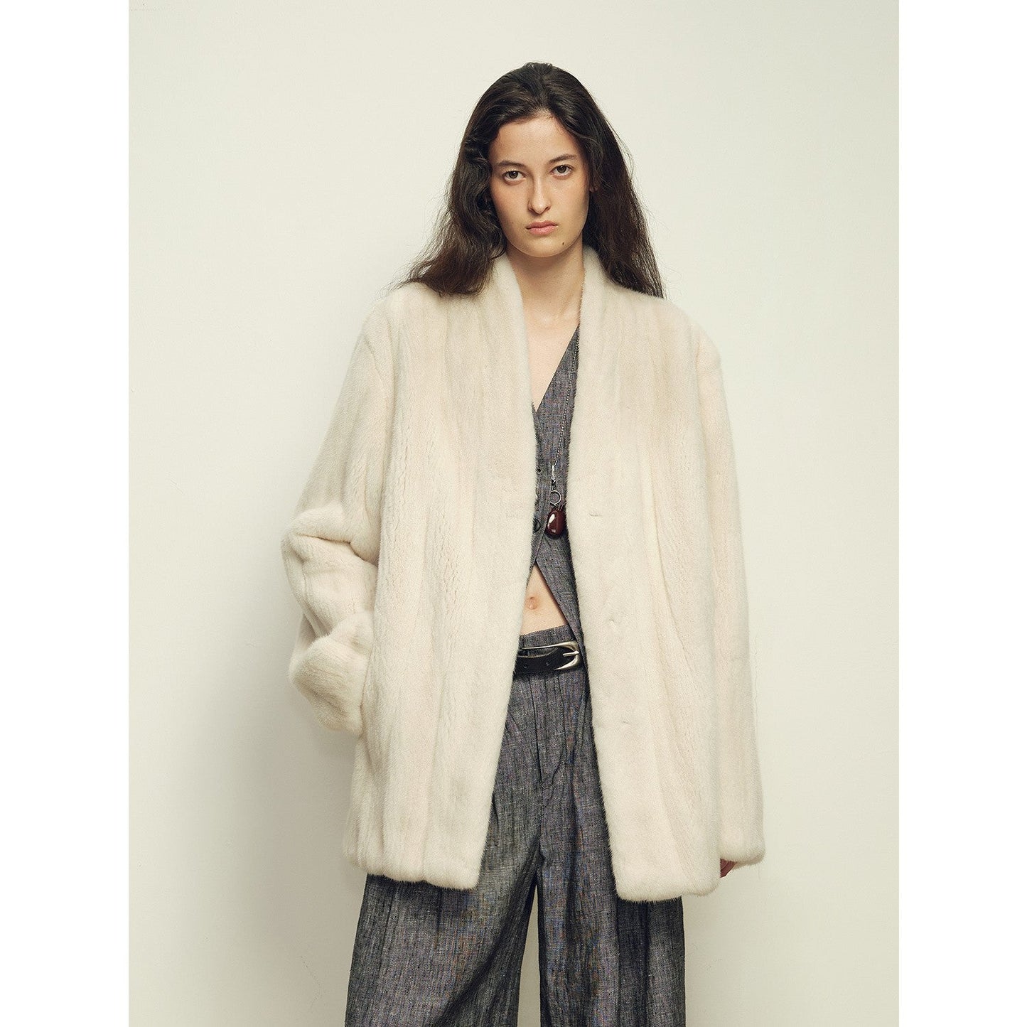 Abrigo de lujo de visón natural con cuello en V y acabado artesanal Women's Fashion - Women's Clothing - Jackets & Coats - Real Fur | Zulter VIP .