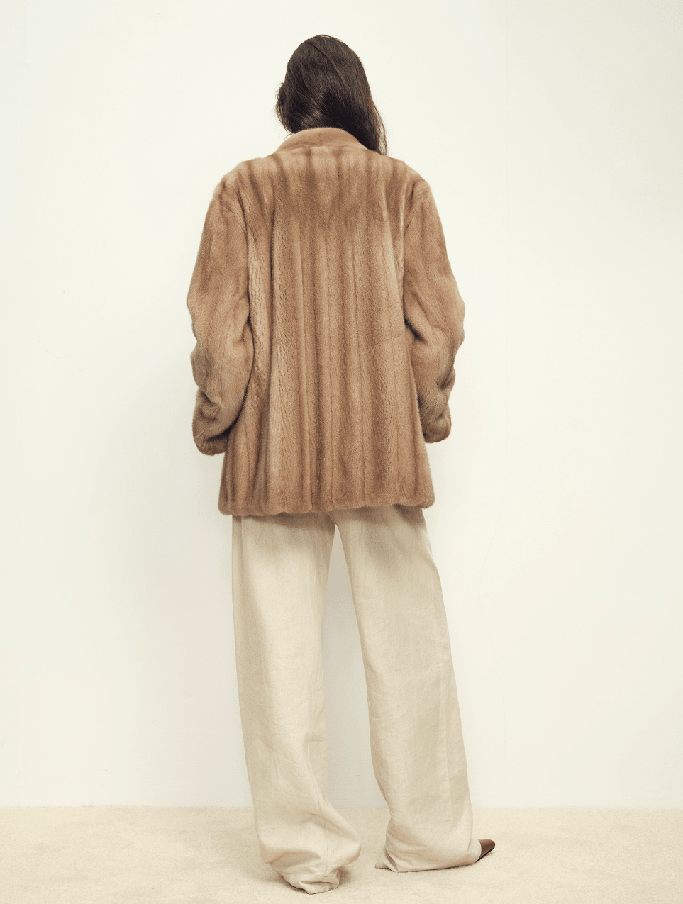 Abrigo de lujo de visón natural con cuello en V y acabado artesanal Women's Fashion - Women's Clothing - Jackets & Coats - Real Fur | Zulter VIP .