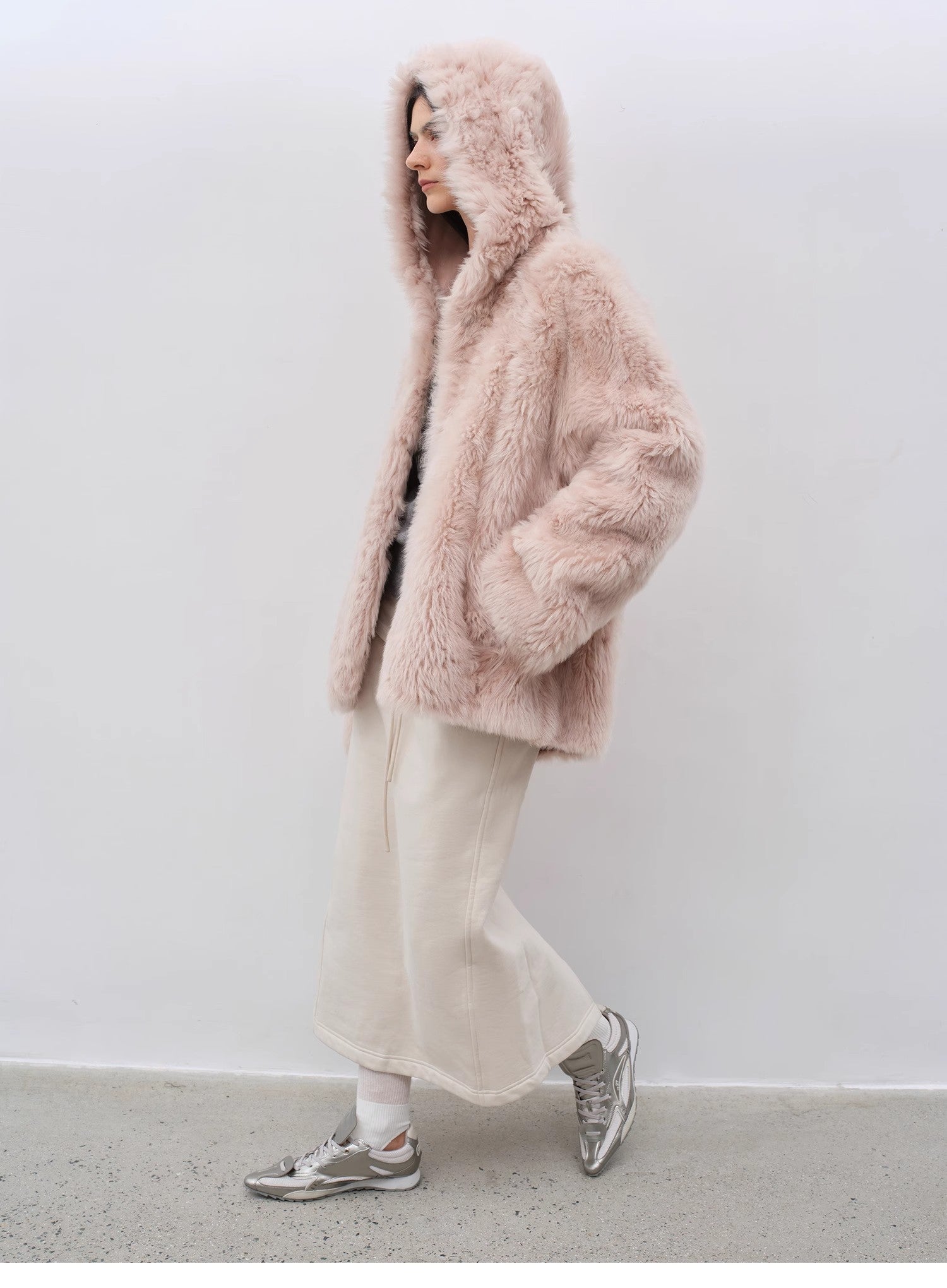 Abrigo de Piel de Oveja Toscana “Nieve Invernal” – Capucha Premium y Silueta Relajada Women's Fashion - Women's Clothing - Jackets & Coats - Real Fur | Zulter VIP .