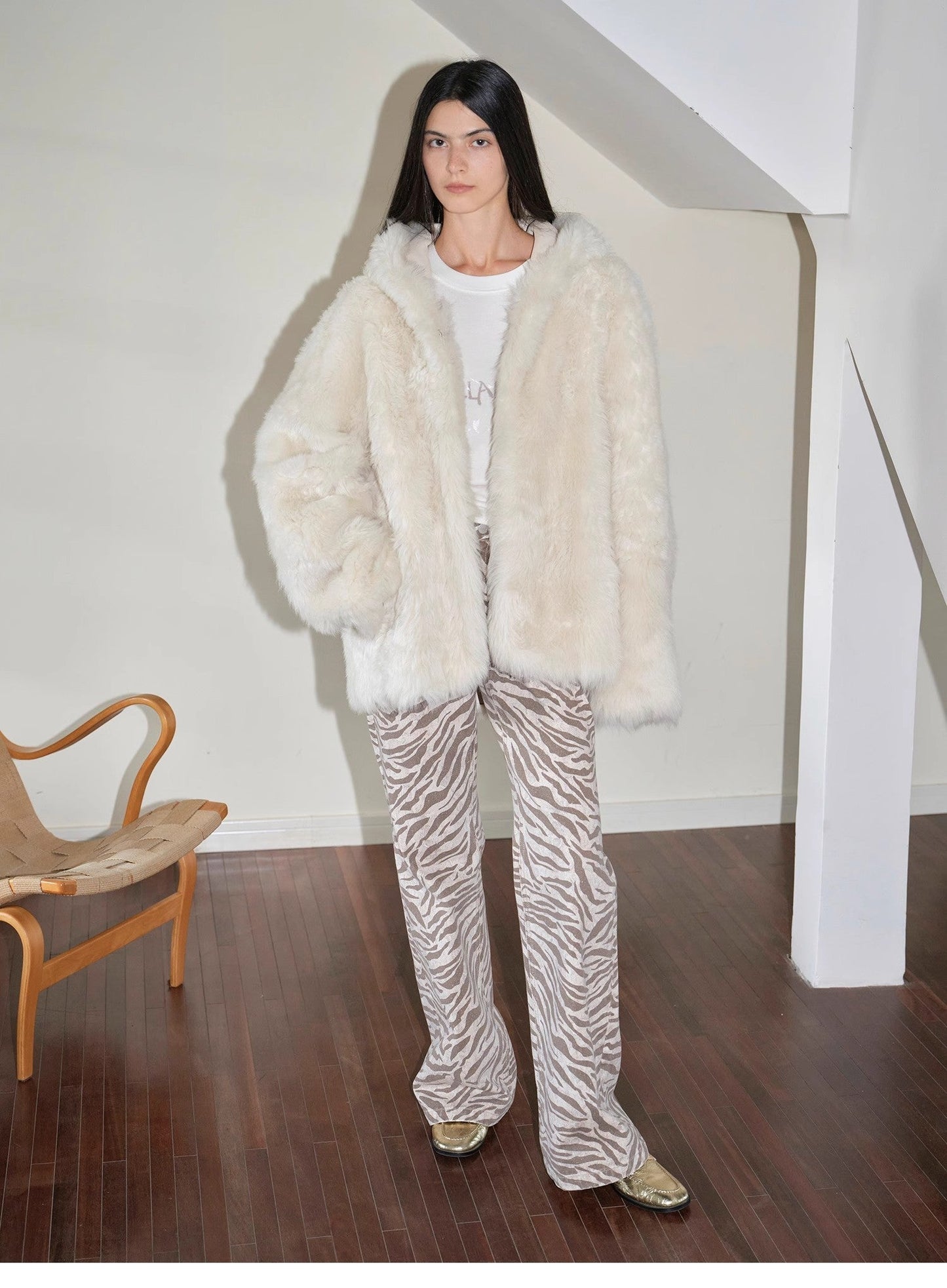 Abrigo de Piel de Oveja Toscana “Nieve Invernal” – Capucha Premium y Silueta Relajada Women's Fashion - Women's Clothing - Jackets & Coats - Real Fur | Zulter VIP .