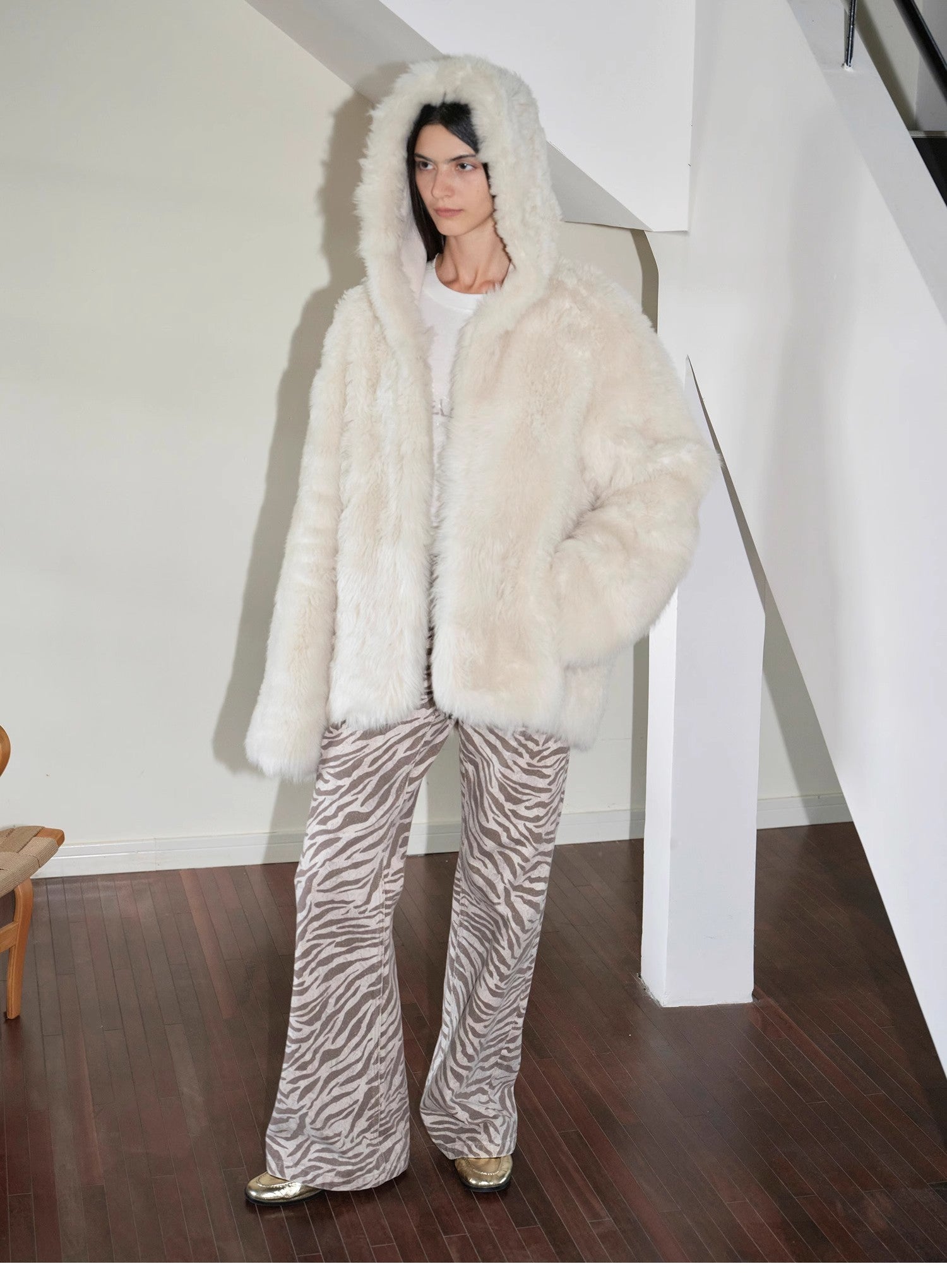 Abrigo de Piel de Oveja Toscana “Nieve Invernal” – Capucha Premium y Silueta Relajada Women's Fashion - Women's Clothing - Jackets & Coats - Real Fur | Zulter VIP .