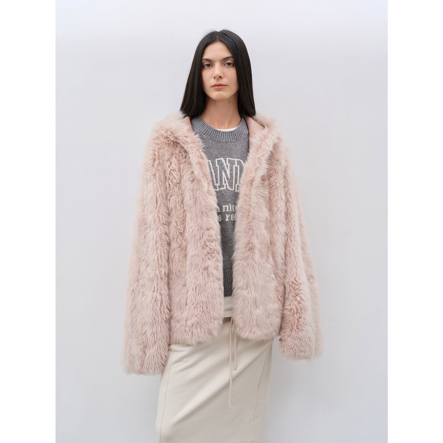 Abrigo de Piel de Oveja Toscana “Nieve Invernal” – Capucha Premium y Silueta Relajada Women's Fashion - Women's Clothing - Jackets & Coats - Real Fur | Zulter VIP .