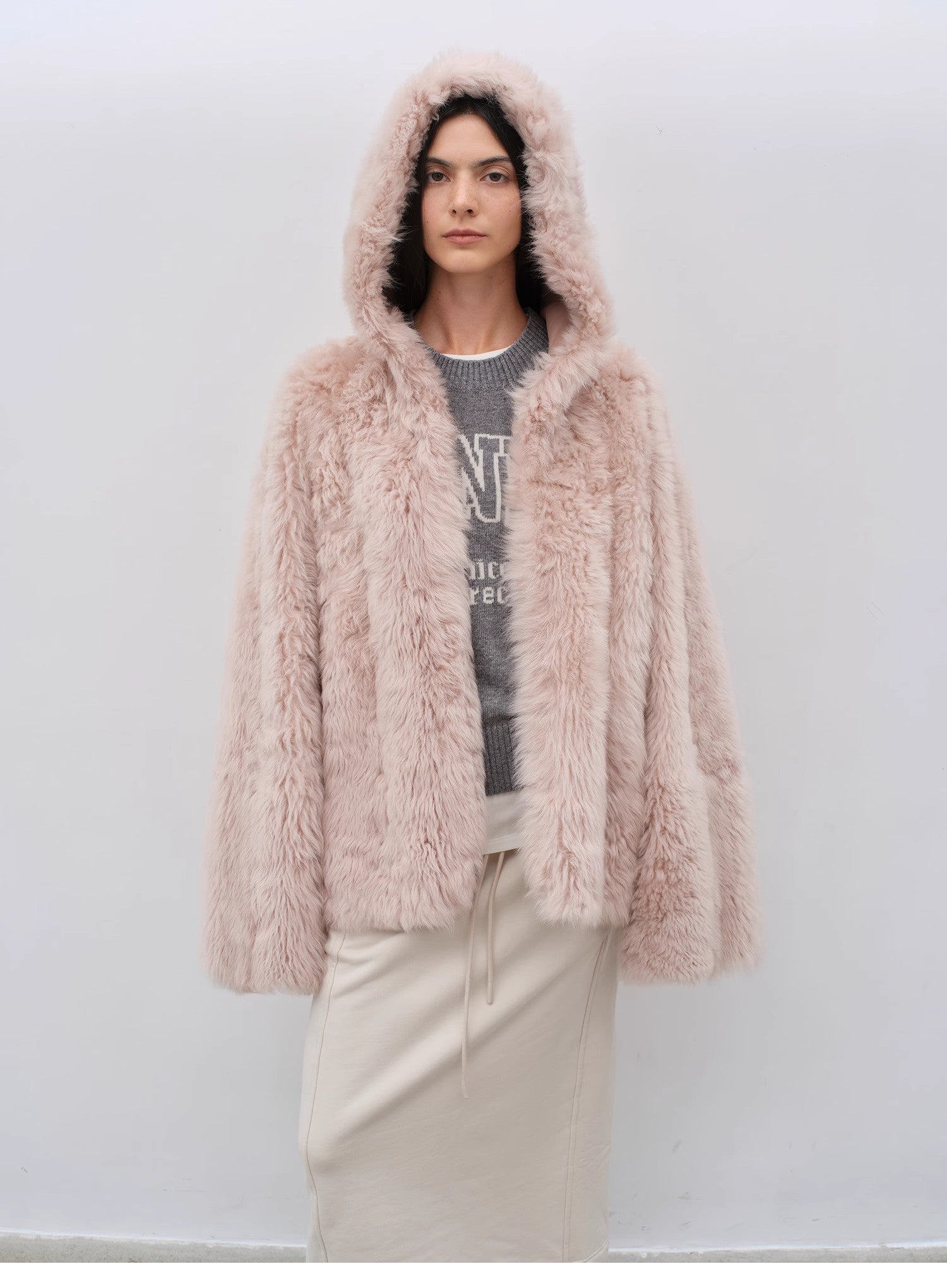 Abrigo de Piel de Oveja Toscana “Nieve Invernal” – Capucha Premium y Silueta Relajada Women's Fashion - Women's Clothing - Jackets & Coats - Real Fur | Zulter VIP .