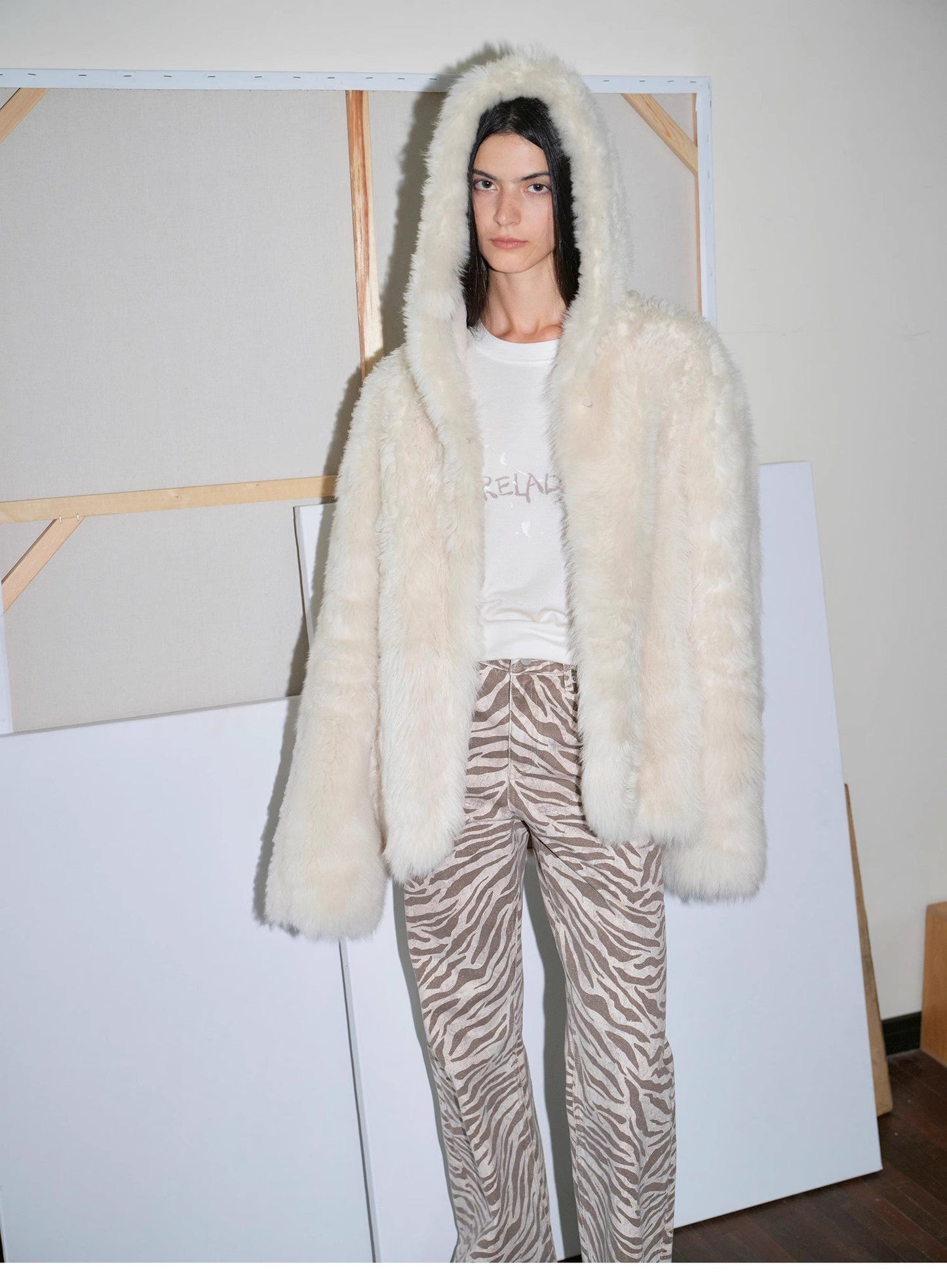 Abrigo de Piel de Oveja Toscana “Nieve Invernal” – Capucha Premium y Silueta Relajada Women's Fashion - Women's Clothing - Jackets & Coats - Real Fur | Zulter VIP .