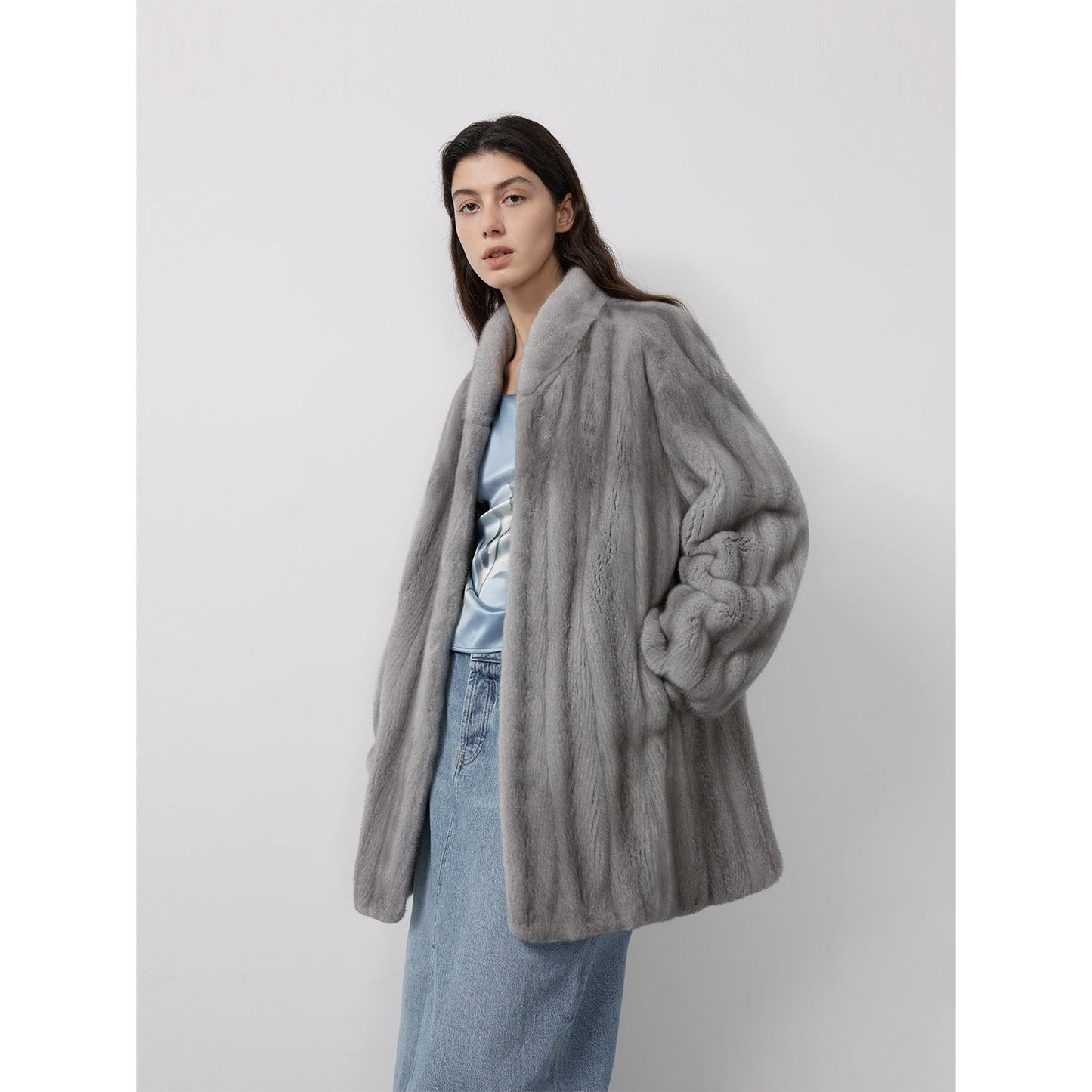 Abrigo de piel suave de longitud media con cuello alto y acabado natural Women's Fashion - Women's Clothing - Jackets & Coats - Real Fur | Zulter VIP .