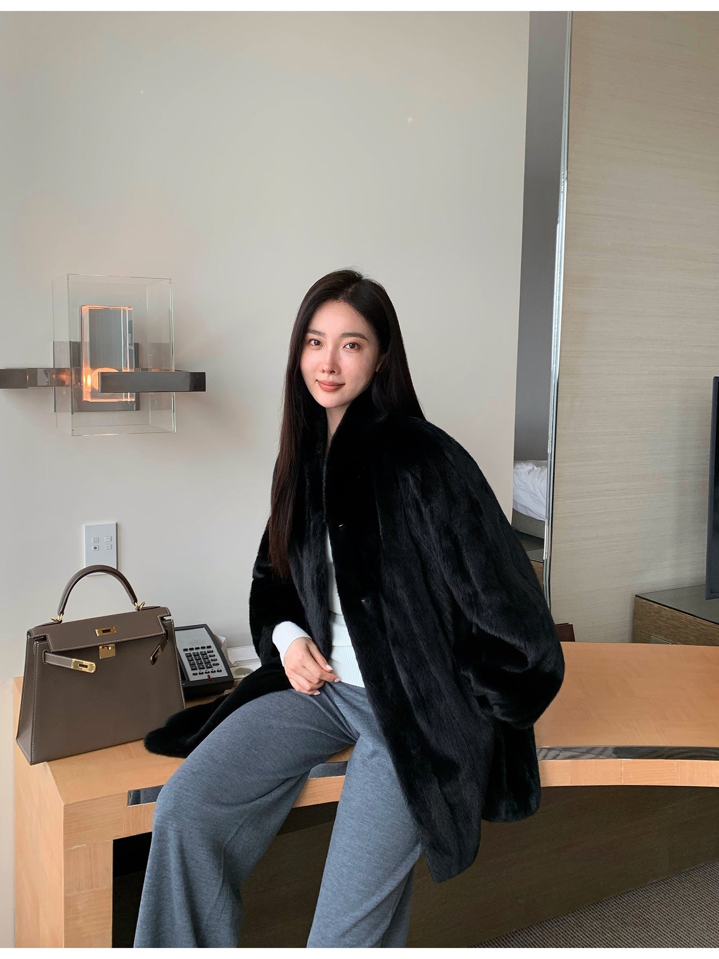 Abrigo de piel suave de longitud media con cuello alto y acabado natural Women's Fashion - Women's Clothing - Jackets & Coats - Real Fur | Zulter VIP .