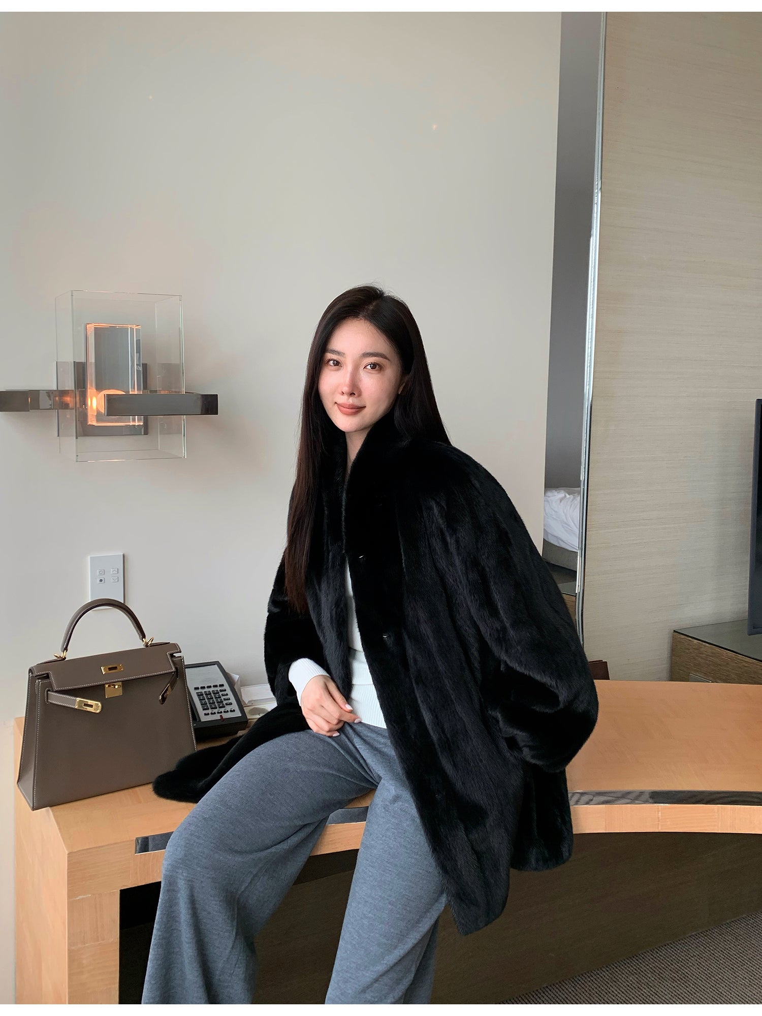 Abrigo de piel suave de longitud media con cuello alto y acabado natural Women's Fashion - Women's Clothing - Jackets & Coats - Real Fur | Zulter VIP .