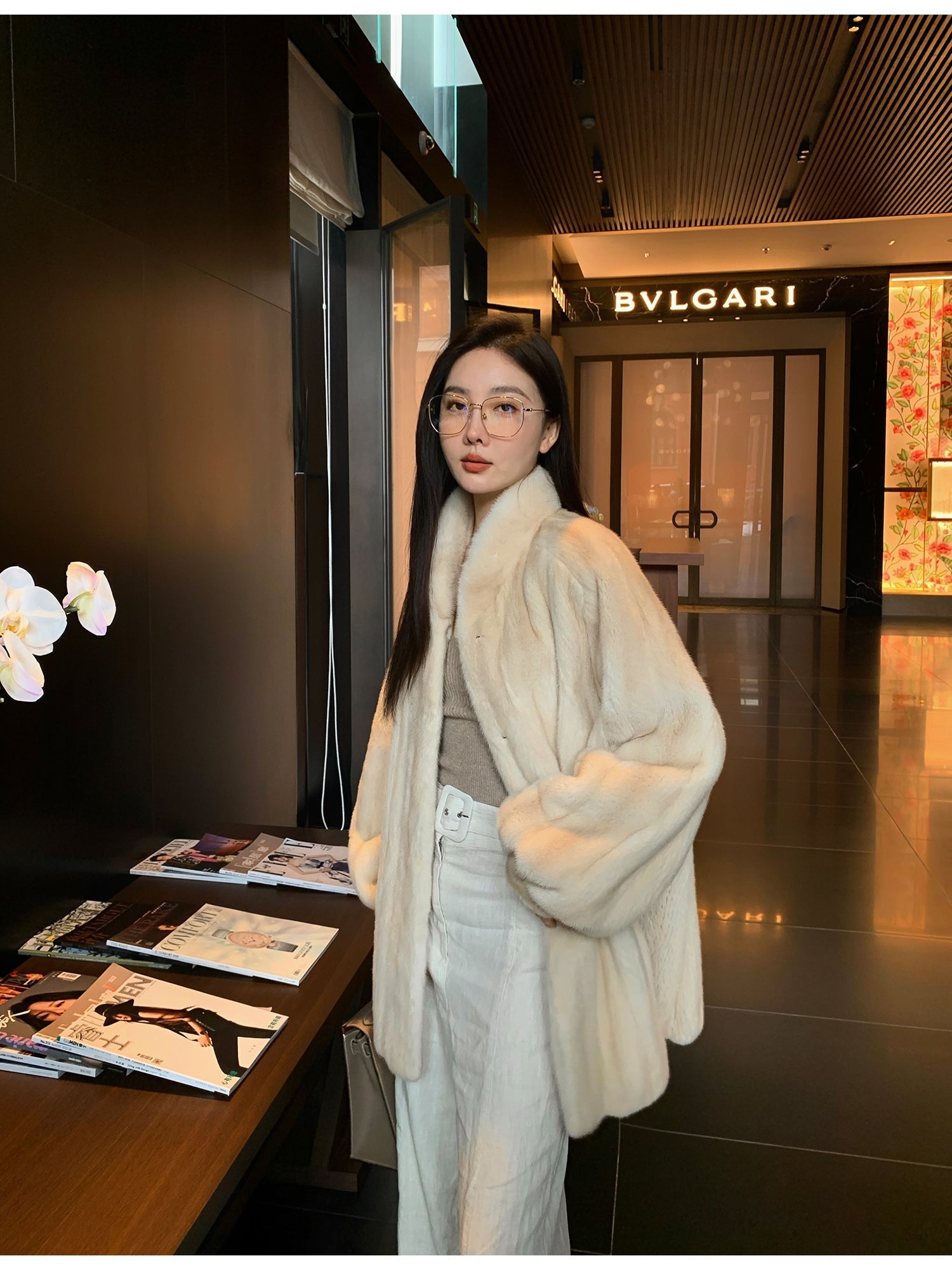 Abrigo de piel suave de longitud media con cuello alto y acabado natural Women's Fashion - Women's Clothing - Jackets & Coats - Real Fur | Zulter VIP .