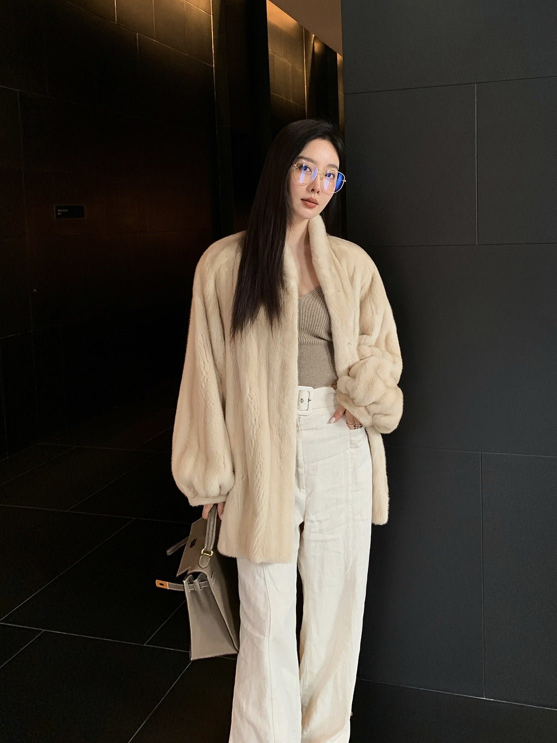 Abrigo de piel suave de longitud media con cuello alto y acabado natural Women's Fashion - Women's Clothing - Jackets & Coats - Real Fur | Zulter VIP .