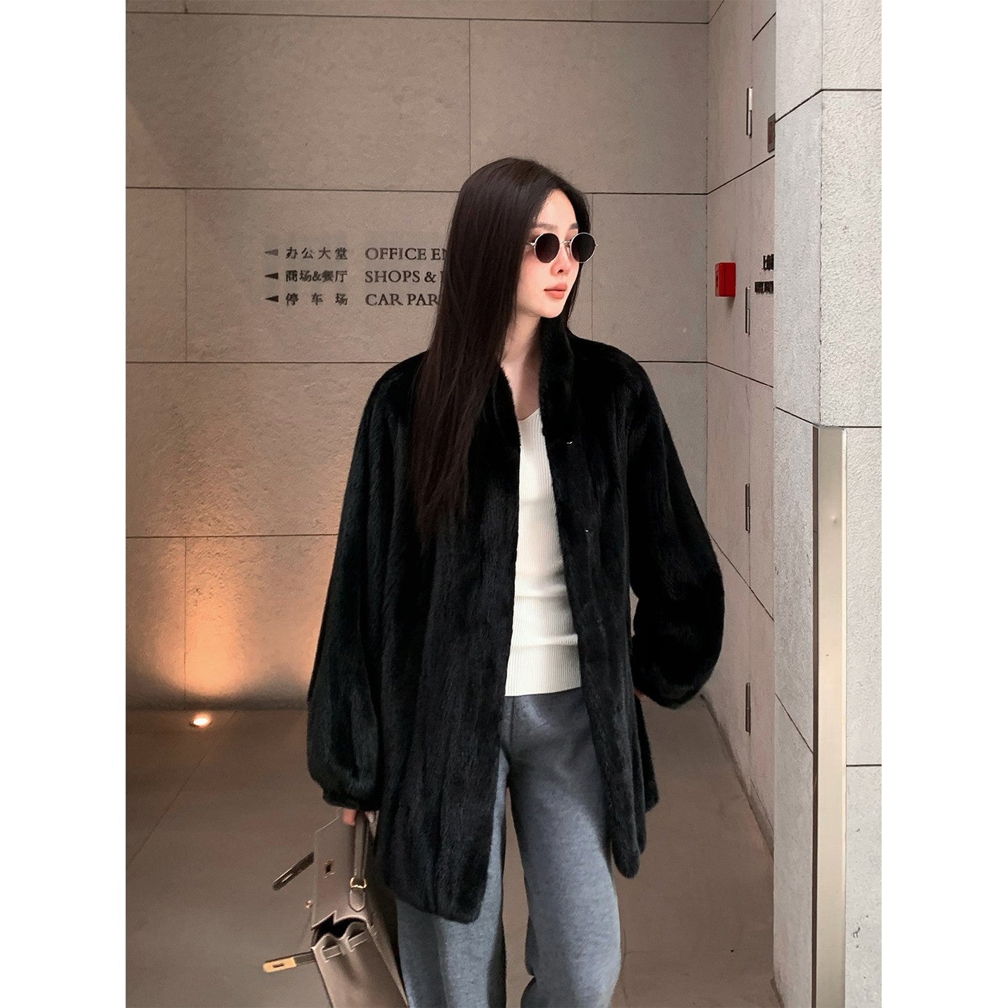 Abrigo de piel suave de longitud media con cuello alto y acabado natural Women's Fashion - Women's Clothing - Jackets & Coats - Real Fur | Zulter VIP .