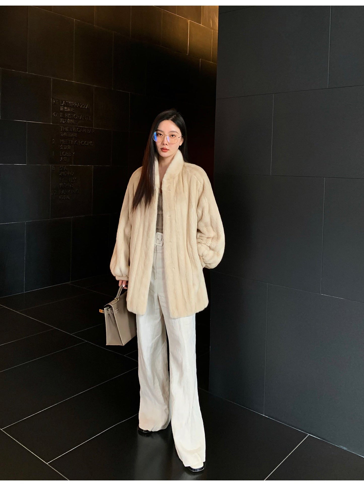 Abrigo de piel suave de longitud media con cuello alto y acabado natural Women's Fashion - Women's Clothing - Jackets & Coats - Real Fur | Zulter VIP .