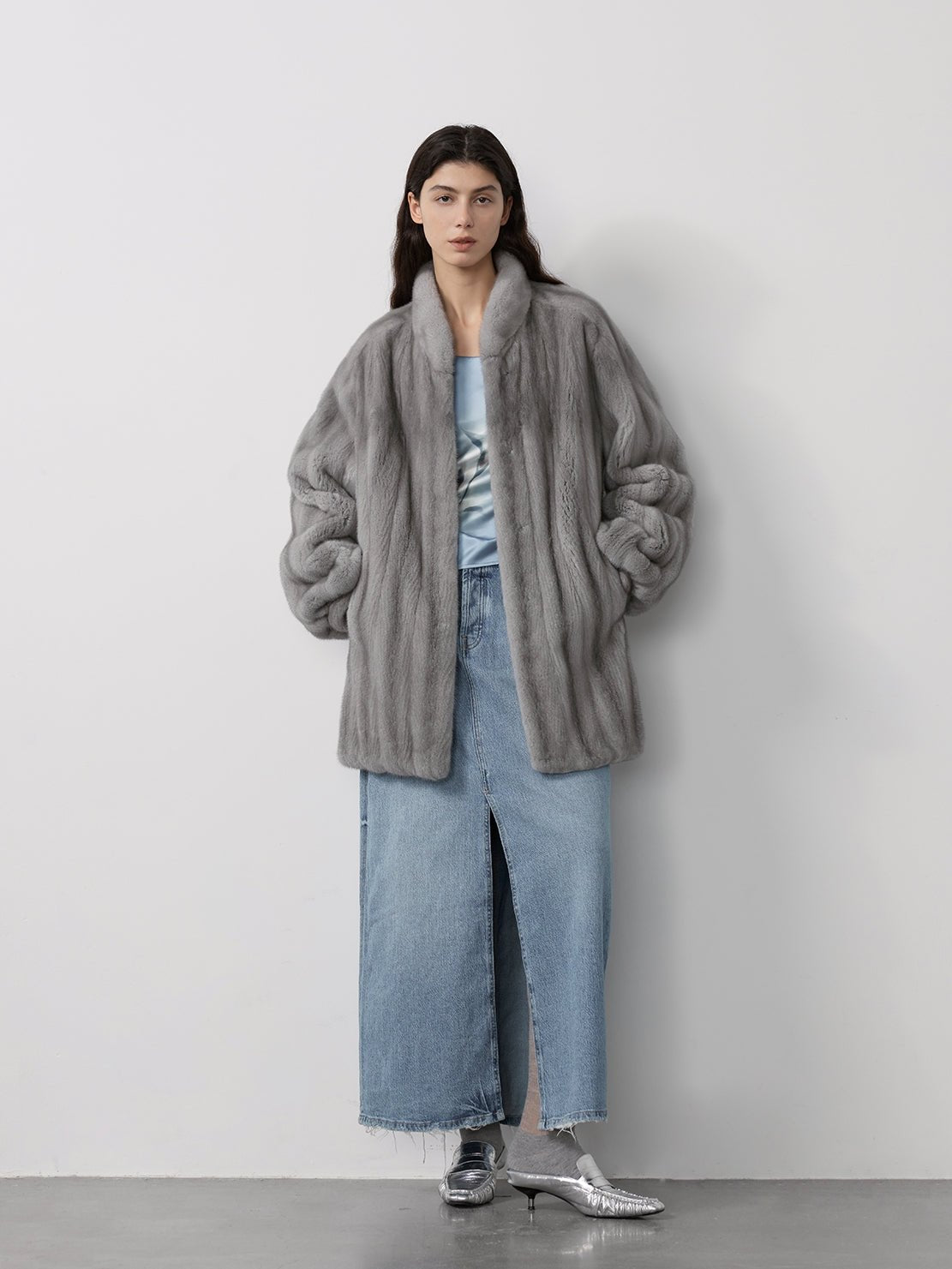 Abrigo de piel suave de longitud media con cuello alto y acabado natural Women's Fashion - Women's Clothing - Jackets & Coats - Real Fur | Zulter VIP .